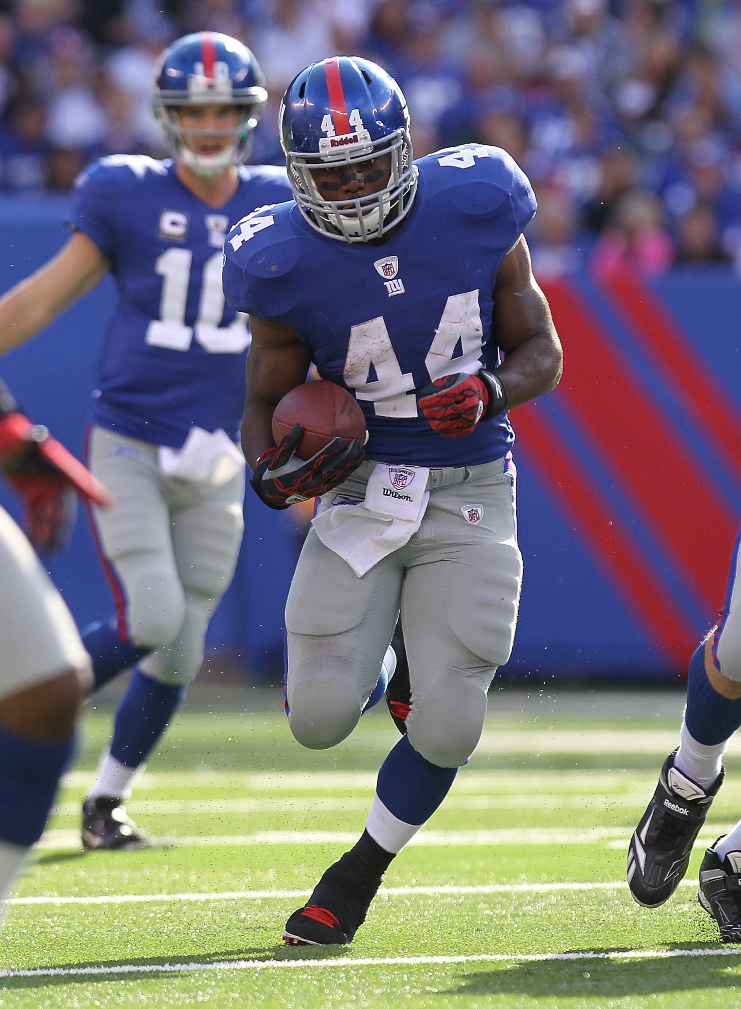 EAST RUTHERFORD, NJ - OCTOBER 17:  Ahmad Bradshaw #44 of the New York Giants against the Detroit Lions at New Meadowlands Stadium on October 17, 2010 in East Rutherford, New Jersey.  (Photo by Nick Laham/Getty Images)
