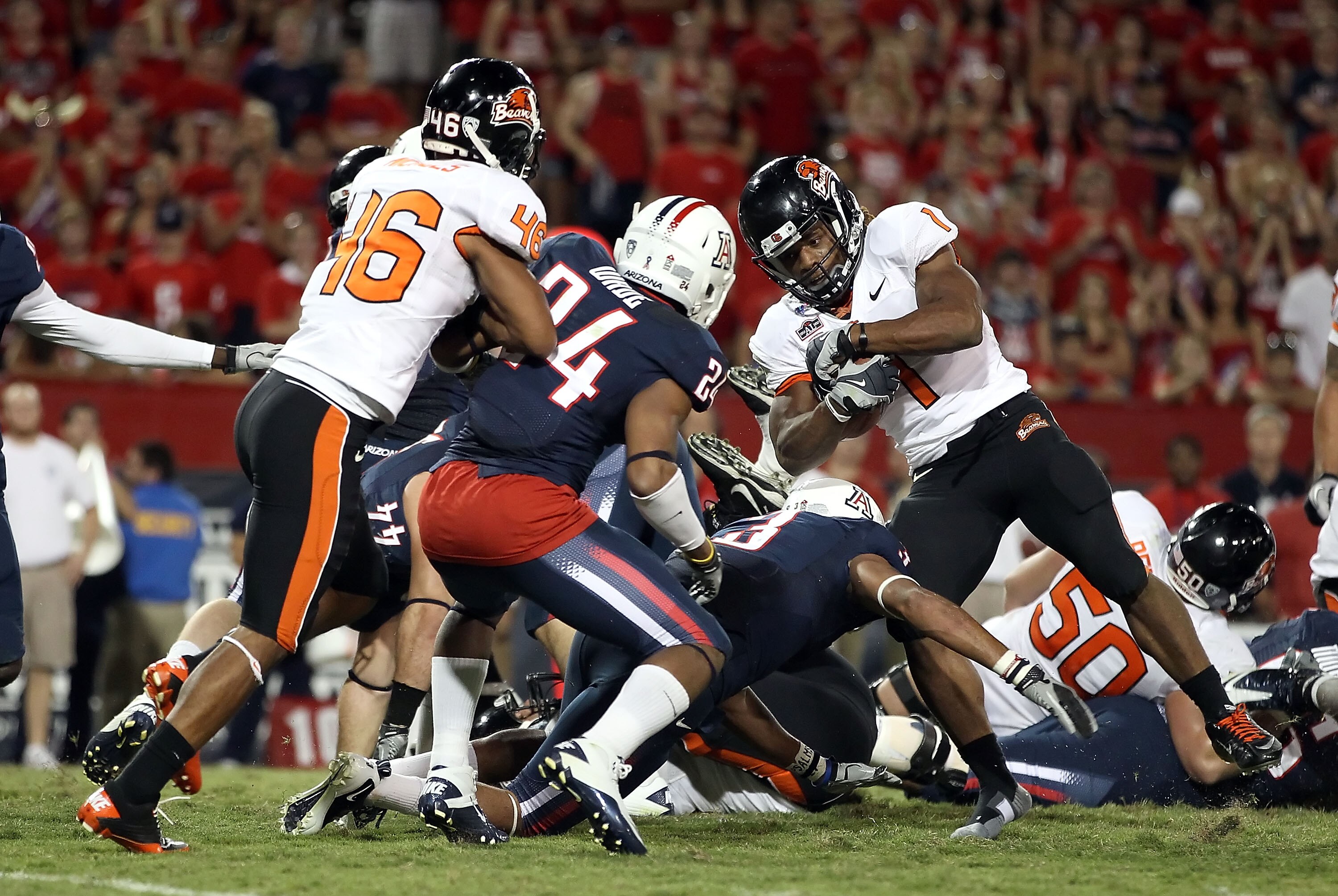 TUCSON, AZ - OCTOBER 09:  Runningback Jacquizz Rodgers #1 of the Oregon State Beavers runs with the football during the college football game against the Arizona Wildcats at Arizona Stadium on October 9, 2010 in Tucson, Arizona. The Beavers defeated the W