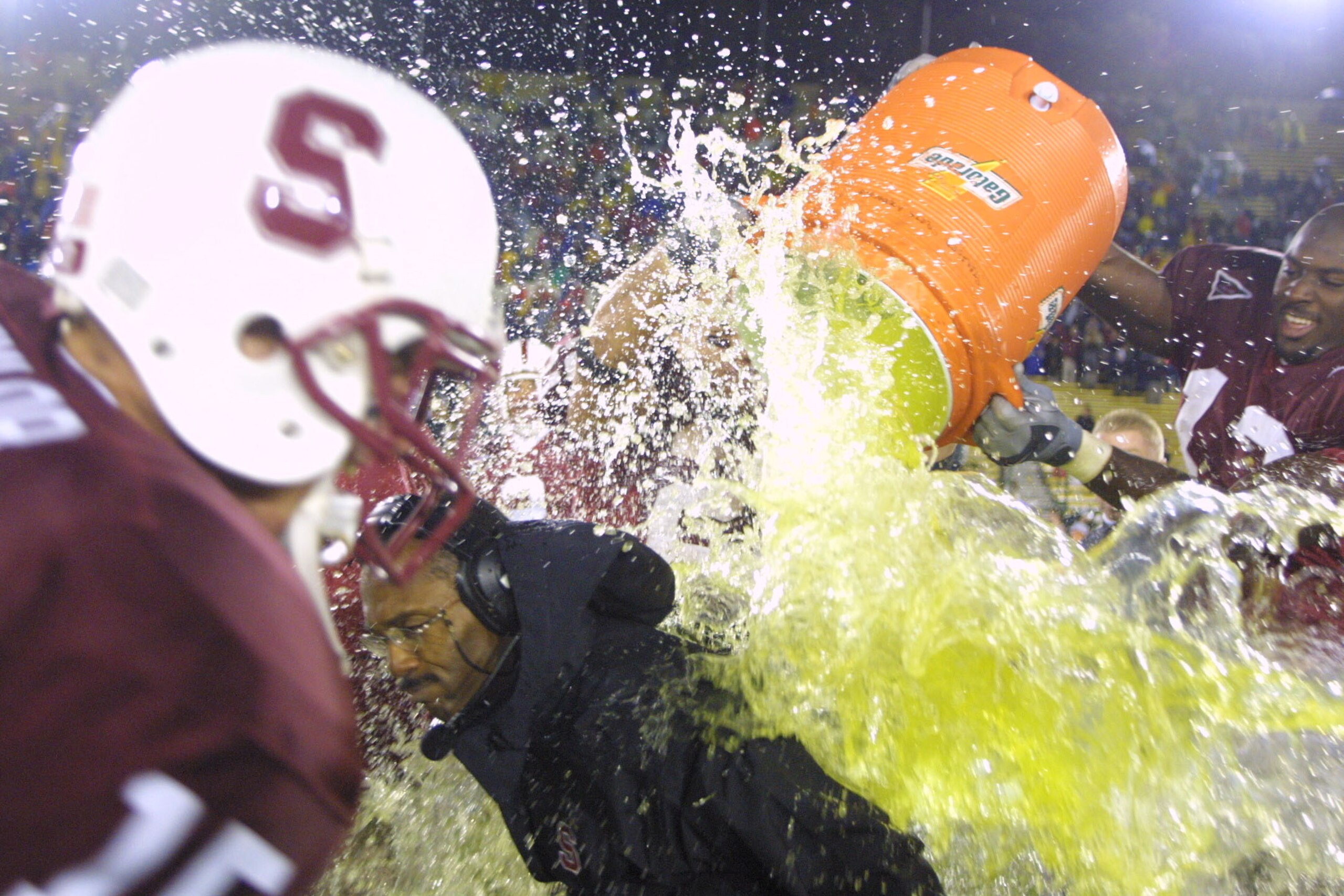 24 NOV 2001:  Stanford players dump Gatorade on head coach Tyrone Willingham after a close win over Notre Dame, 17-13, at Stanford Stadium in Palo Alto, California. DIGITAL IMAGE.  Mandatory Credit: Scott Halleran/ALLSPORT