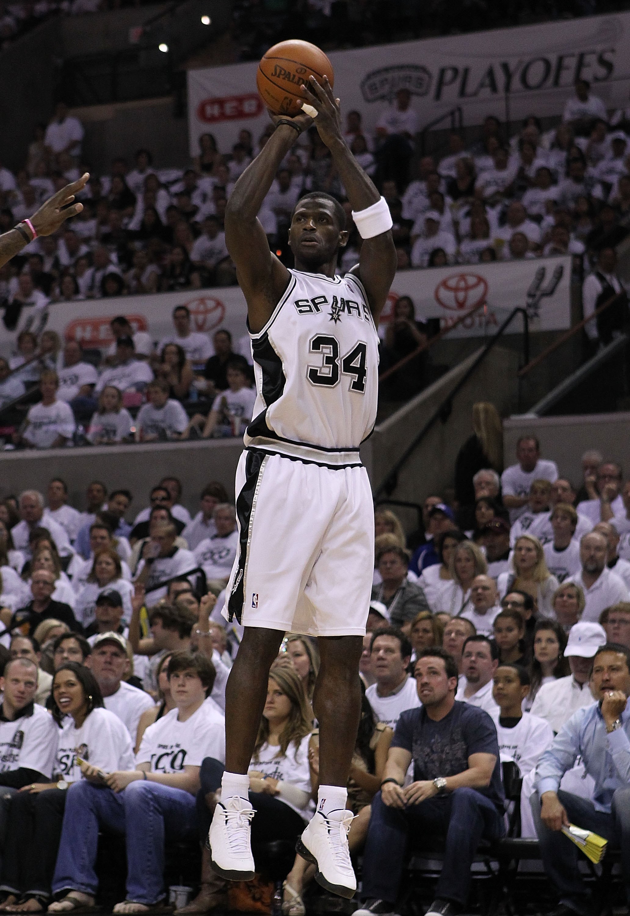 SAN ANTONIO - MAY 07:  Center Antonio McDyess #34 of the San Antonio Spurs in Game Three of the Western Conference Semifinals during the 2010 NBA Playoffs at AT&T Center on May 7, 2010 in San Antonio, Texas. NOTE TO USER: User expressly acknowledges and a