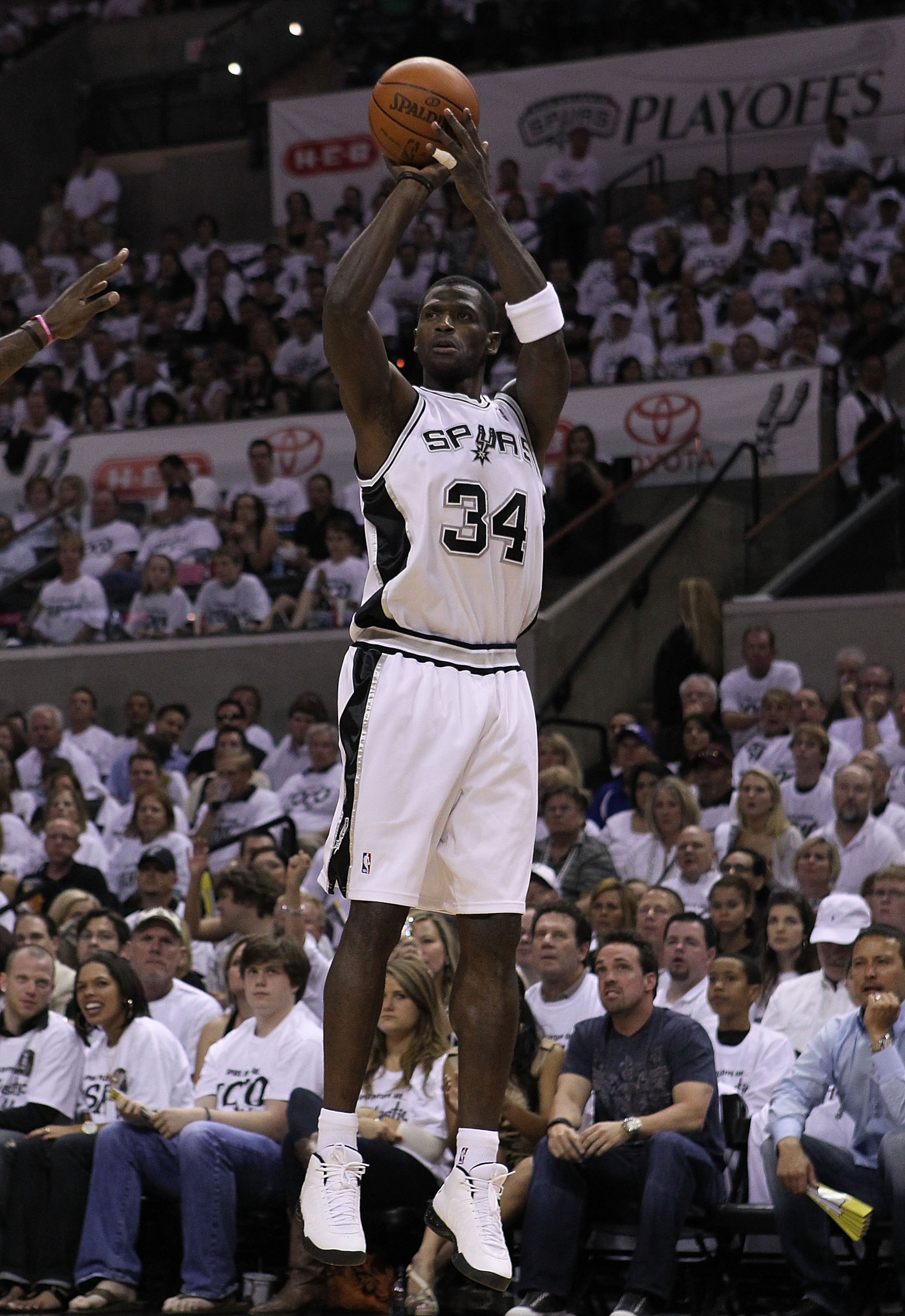 SAN ANTONIO - MAY 07:  Center Antonio McDyess #34 of the San Antonio Spurs in Game Three of the Western Conference Semifinals during the 2010 NBA Playoffs at AT&T Center on May 7, 2010 in San Antonio, Texas. NOTE TO USER: User expressly acknowledges and a