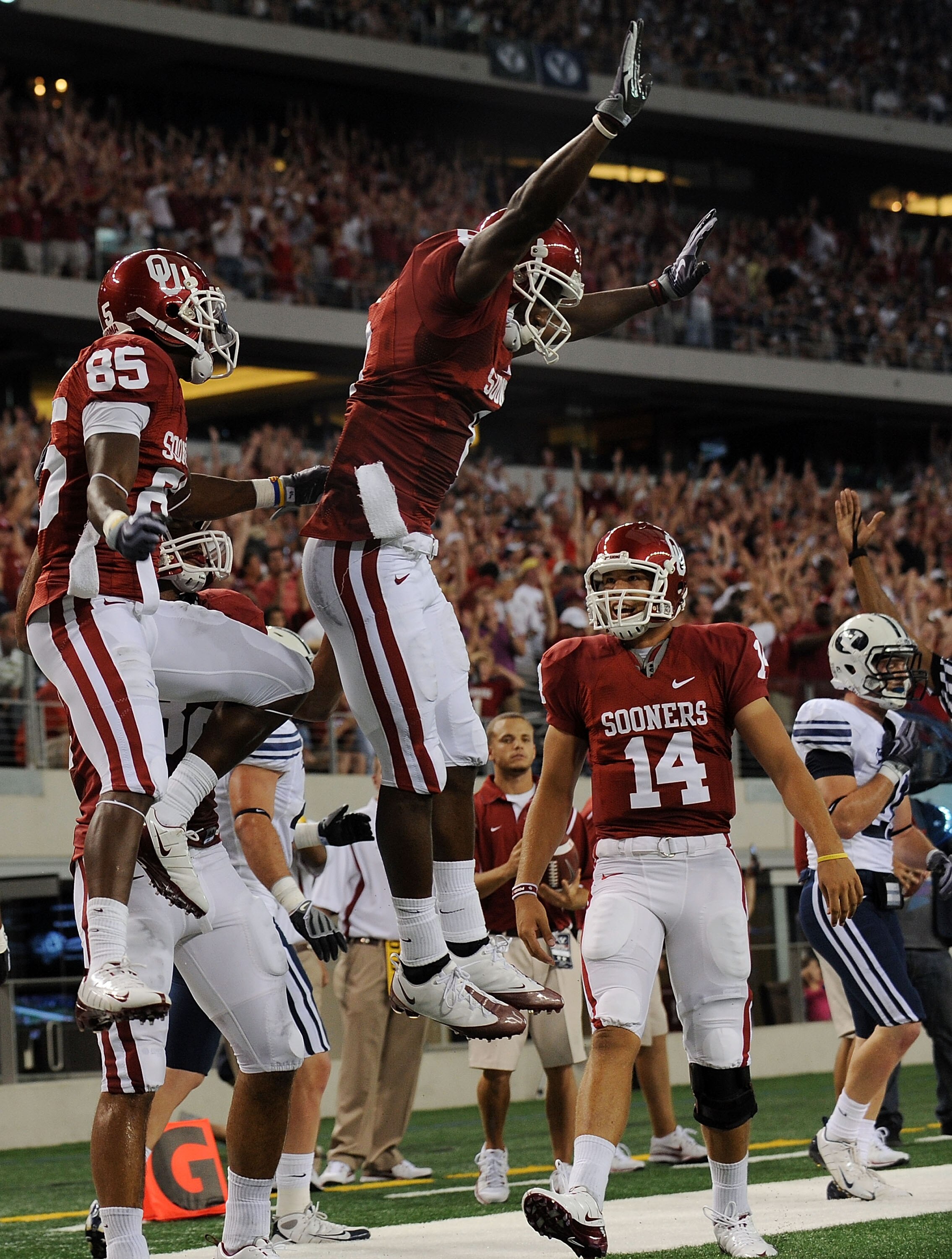 ARLINGTON, TX - SEPTEMBER 05:  Wide receiver Ryan Broyles #85 of the Oklahoma Sooners celebrates his touchdown with Brandon Caleb #8 and Sam Bradford #14 against the Brigham Young Cougars at Cowboys Stadium on September 5, 2009 in Arlington, Texas.  (Phot