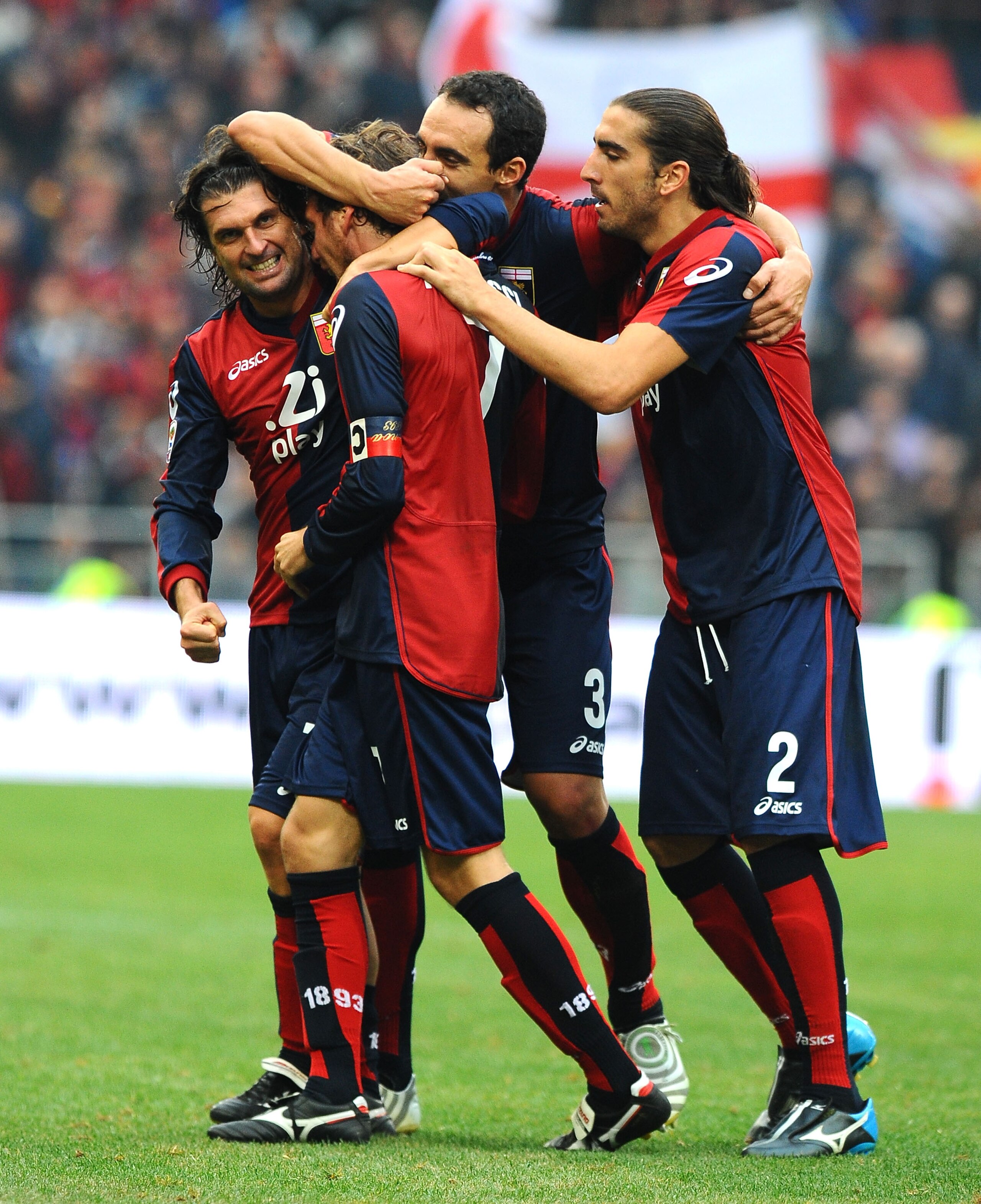 GENOA, ITALY - OCTOBER 24: Players of Genoa CFC celebrate their team's opening goal scored by Marco Rossi during the Serie A match between Genoa CFC and Catania Calcio at Stadio Luigi Ferraris on October 24, 2010 in Genoa, Italy.  (Photo by Massimo Cebrel