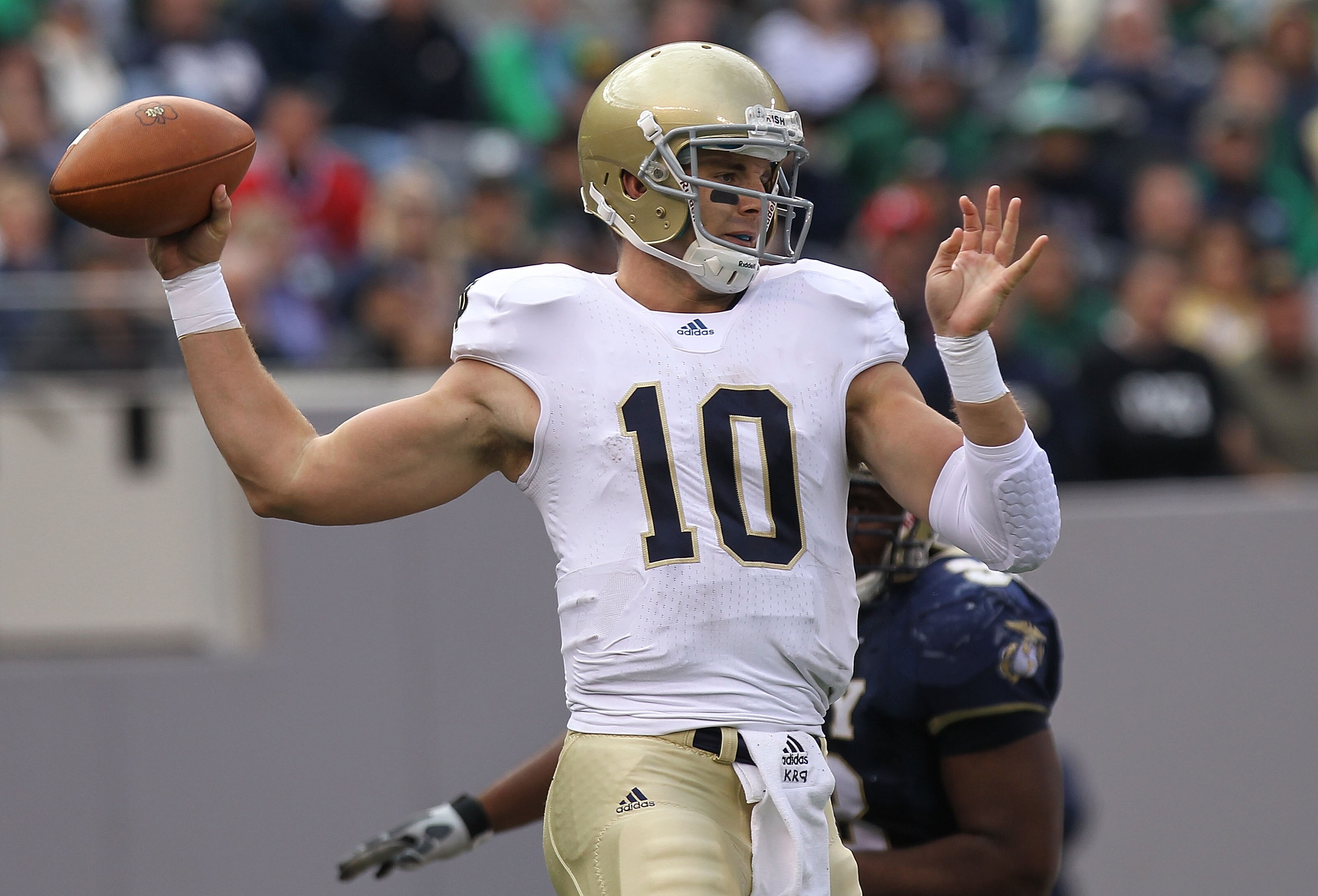 EAST RUTHERFORD, NJ - OCTOBER 23:  Dayne Crist #10 of the Notre Dame Fighting Irish passes against the Navy Midshipmen at New Meadowlands Stadium on October 23, 2010 in East Rutherford, New Jersey.  (Photo by Nick Laham/Getty Images)