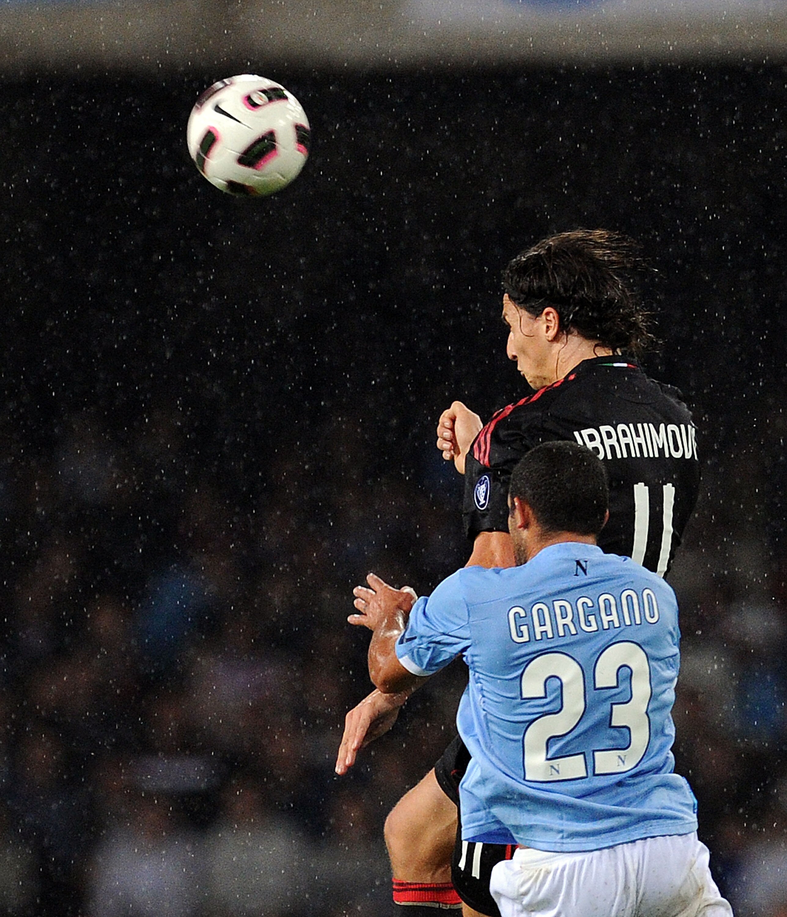 NAPLES, ITALY - OCTOBER 25:  Zlatan Ibrahimovic of MIlan and Walter Gargano of Napoli in action during the Serie A match between SSC Napoli and AC Milan at Stadio San Paolo on October 25, 2010 in Naples, Italy.  (Photo by Giuseppe Bellini/Getty Images)