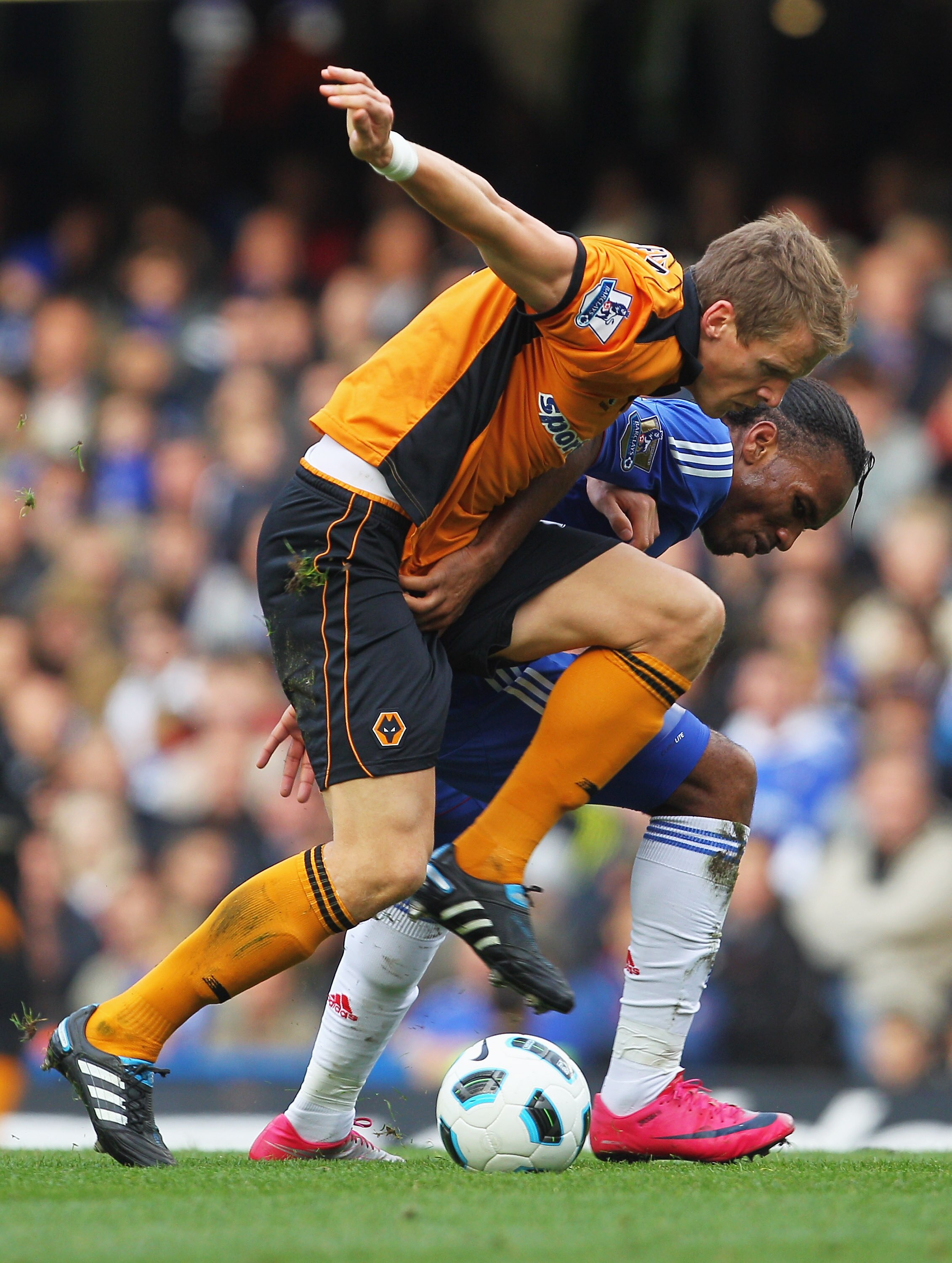 LONDON, ENGLAND - OCTOBER 23:  Christophe Berra of Wolverhampton Wanderers challenges Didier Drogba of Chelsea during the Barclays Premier League match between Chelsea and Wolverhampton Wanderers at Stamford Bridge on October 23, 2010 in London, England.