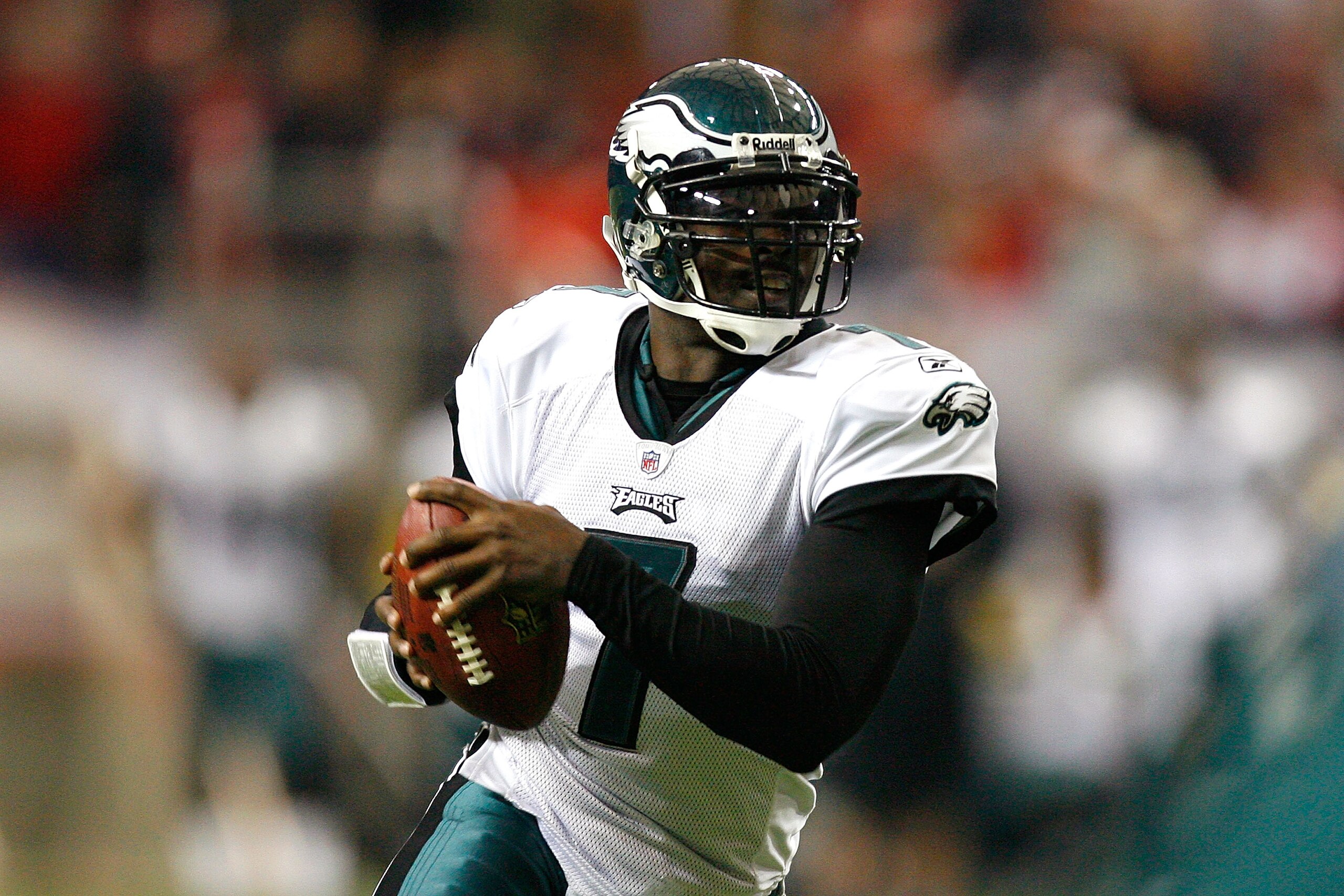 ATLANTA - DECEMBER 06:  Michael Vick #7 of the Philadelphia Eagles rushes upfield against the Atlanta Falcons at Georgia Dome on December 6, 2009 in Atlanta, Georgia.  (Photo by Kevin C. Cox/Getty Images)