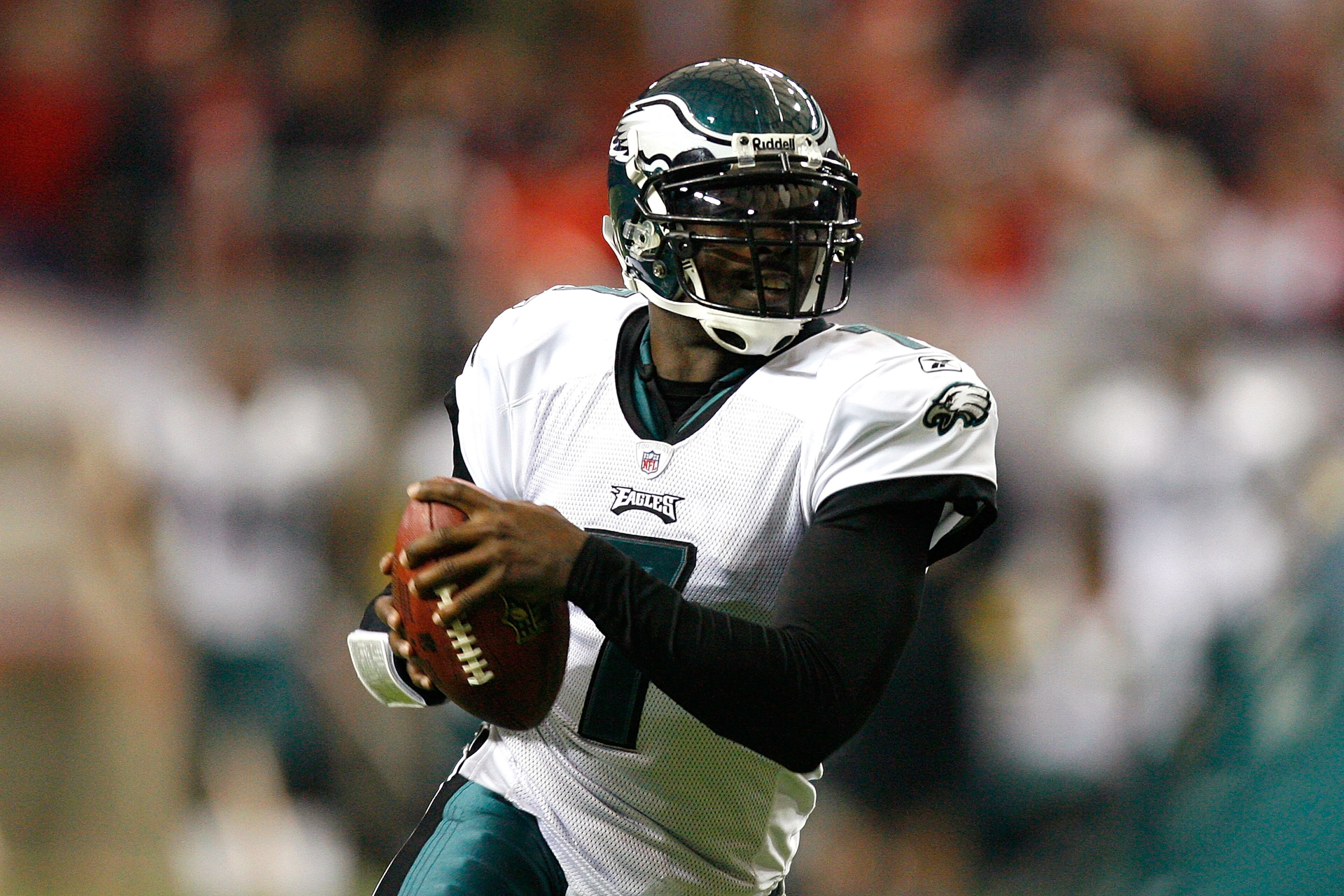 ATLANTA - DECEMBER 06: Michael Vick #7 of the Philadelphia Eagles rushes upfield against the Atlanta Falcons at Georgia Dome on December 6, 2009 in Atlanta, Georgia. (Photo by Kevin C. Cox/Getty Images) ATLANTA - DECEMBER 06: Michael Vick #7 of the Philadelphia Eagles rushes upfield against the Atlanta Falcons at Georgia Dome on December 6, 2009 in Atlanta, Georgia. (Photo by Kevin C. Cox/Getty Images)