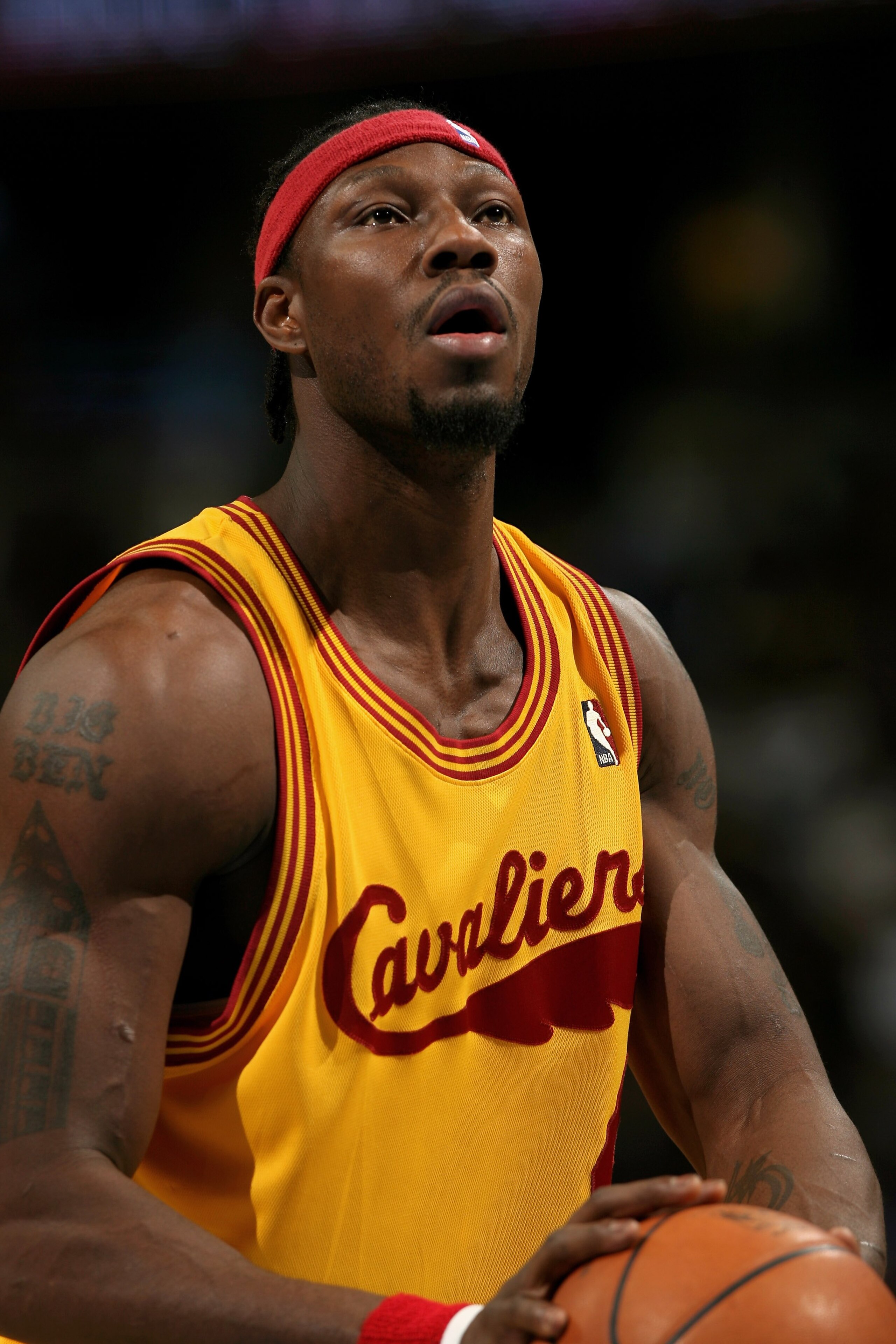 DENVER - DECEMBER 19:  Ben Wallace #4 of the Cleveland Cavaliers takes a free throw against the Denver Nuggets at the Pepsi Center on December 19, 2008 in Denver, Colorado.The Cavaliers defeated the Nuggets 105-88.  (Photo by Doug Pensinger/Getty Images)