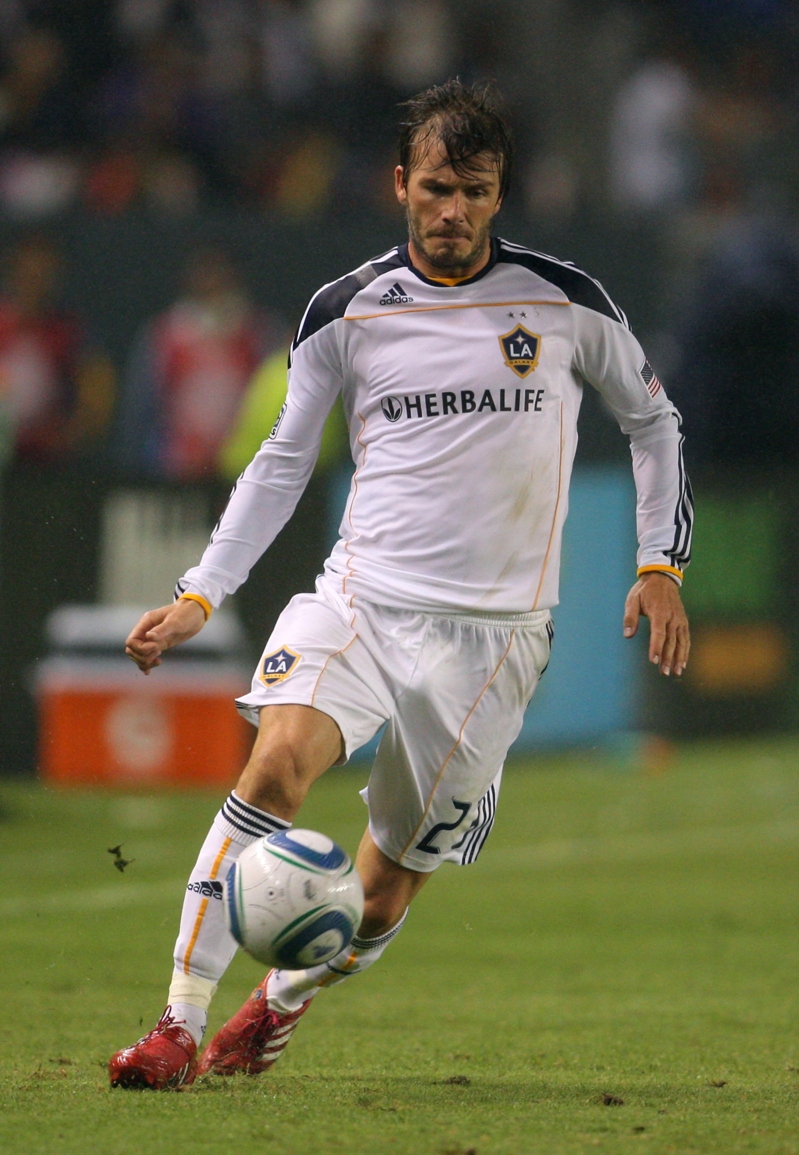CARSON, CA - OCTOBER 24:  David Beckham #23 of the Los Angeles Galaxy controls the ball on the right wing during the MLS match against FC Dallas on October 24, 2010 in Carson, California. The Galaxy defeated FC Dallas 2-1.  (Photo by Victor Decolongon/Get