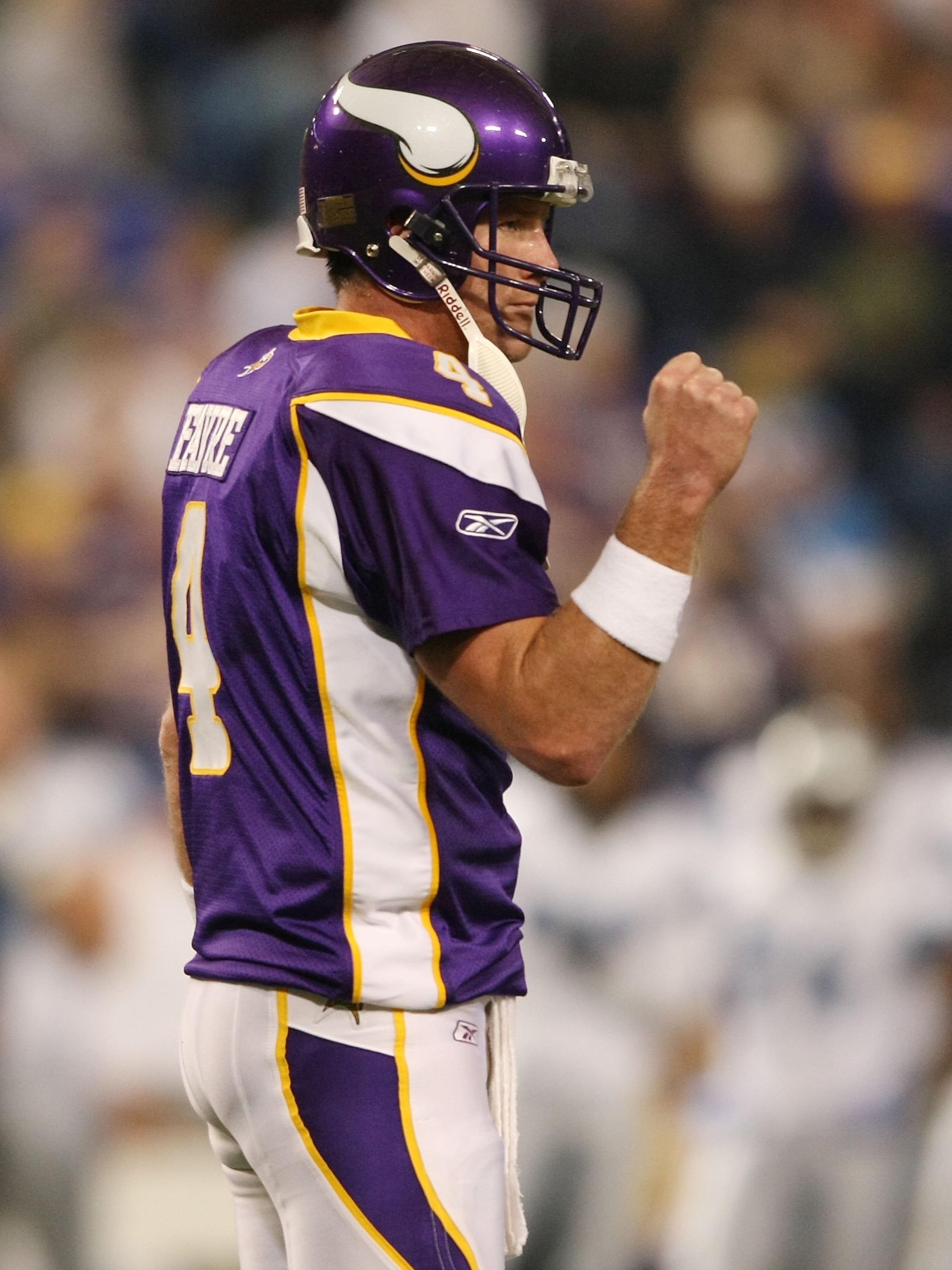 MINNEAPOLIS - NOVEMBER 15:  Brett Favre #4 of the Minnesota Vikings celebrates a first down in the fourth quarter against the Detroit Lions on November 15, 2009 at Hubert H. Humphrey Metrodome in Minneapolis, Minnesota. The Vikings defeated the Lions 27-1