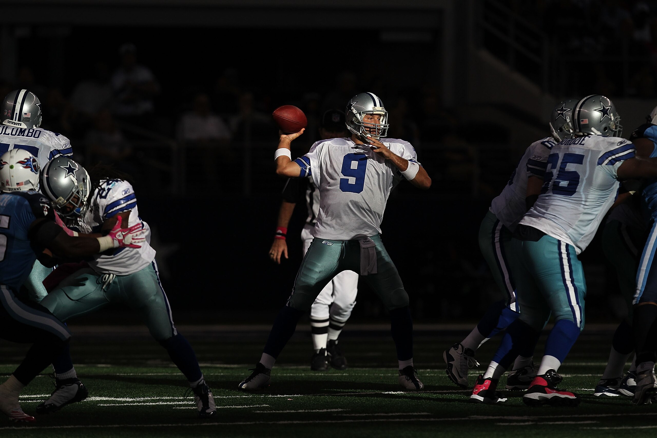 ARLINGTON, TX - OCTOBER 10:  Quarterback Tony Romo #9 of the Dallas Cowboys at Cowboys Stadium on October 10, 2010 in Arlington, Texas.  (Photo by Ronald Martinez/Getty Images)