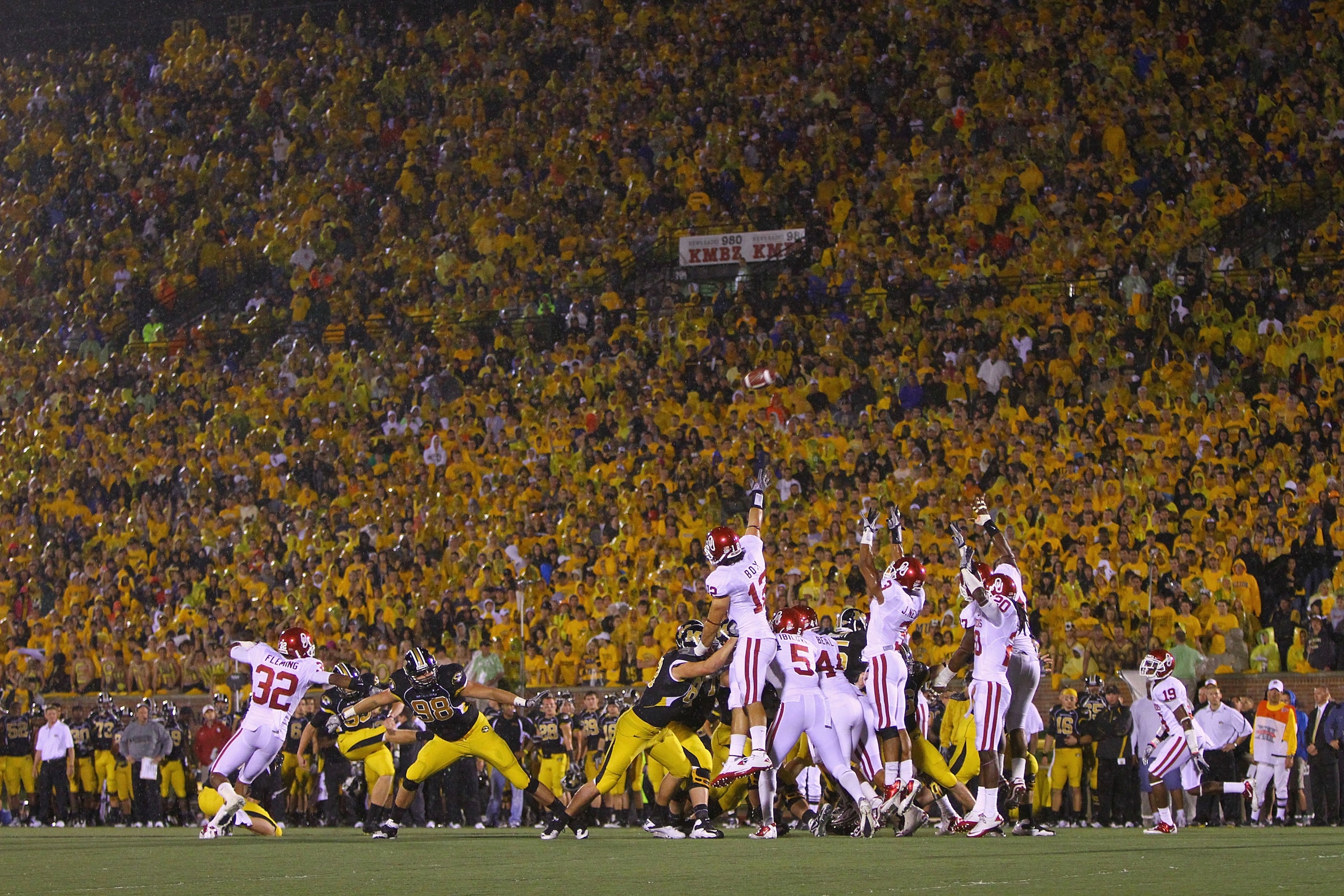 COLUMBIA, MO - OCTOBER 23: The Missouri Tigers kick a field goal against the Oklahoma Sooners at Faurot Field/Memorial Stadium on October 23, 2010 in Columbia, Missouri.  The Tigers beat the Sooners 36-27.  (Photo by Dilip Vishwanat/Getty Images)