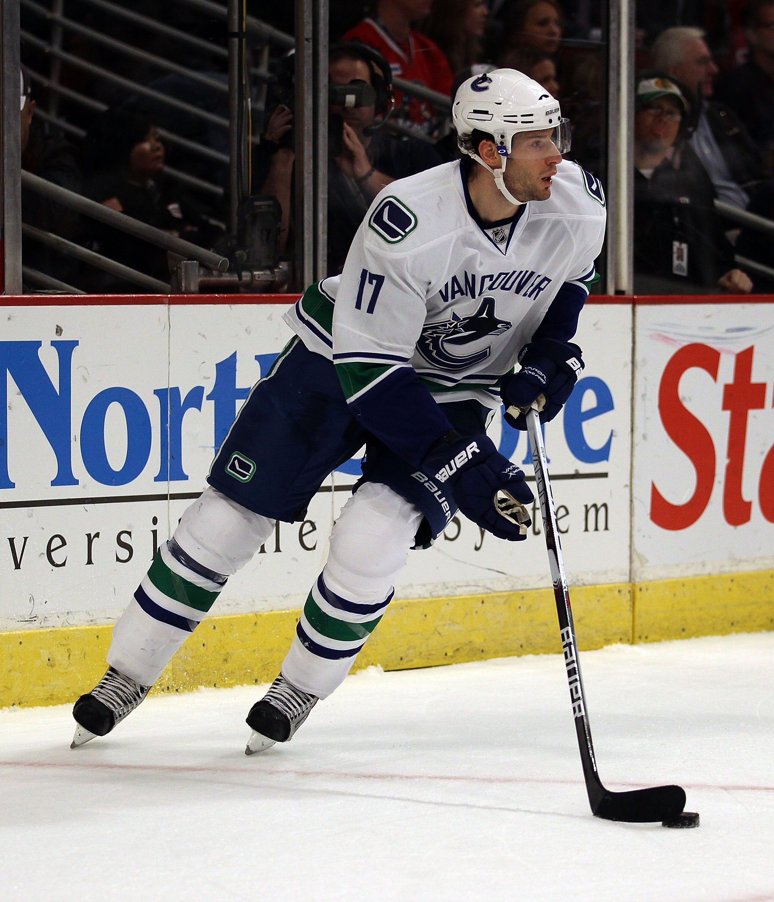 CHICAGO - OCTOBER 20: Ryan Kesler #17 of the Vancouver Canucks controls the puck against the Chicago Blackhawks at the United Center on October 20, 2010 in Chicago, Illinois. The Blackhawks defeated the Canucks 2-1 in overtime. (Photo by Jonathan Daniel/G