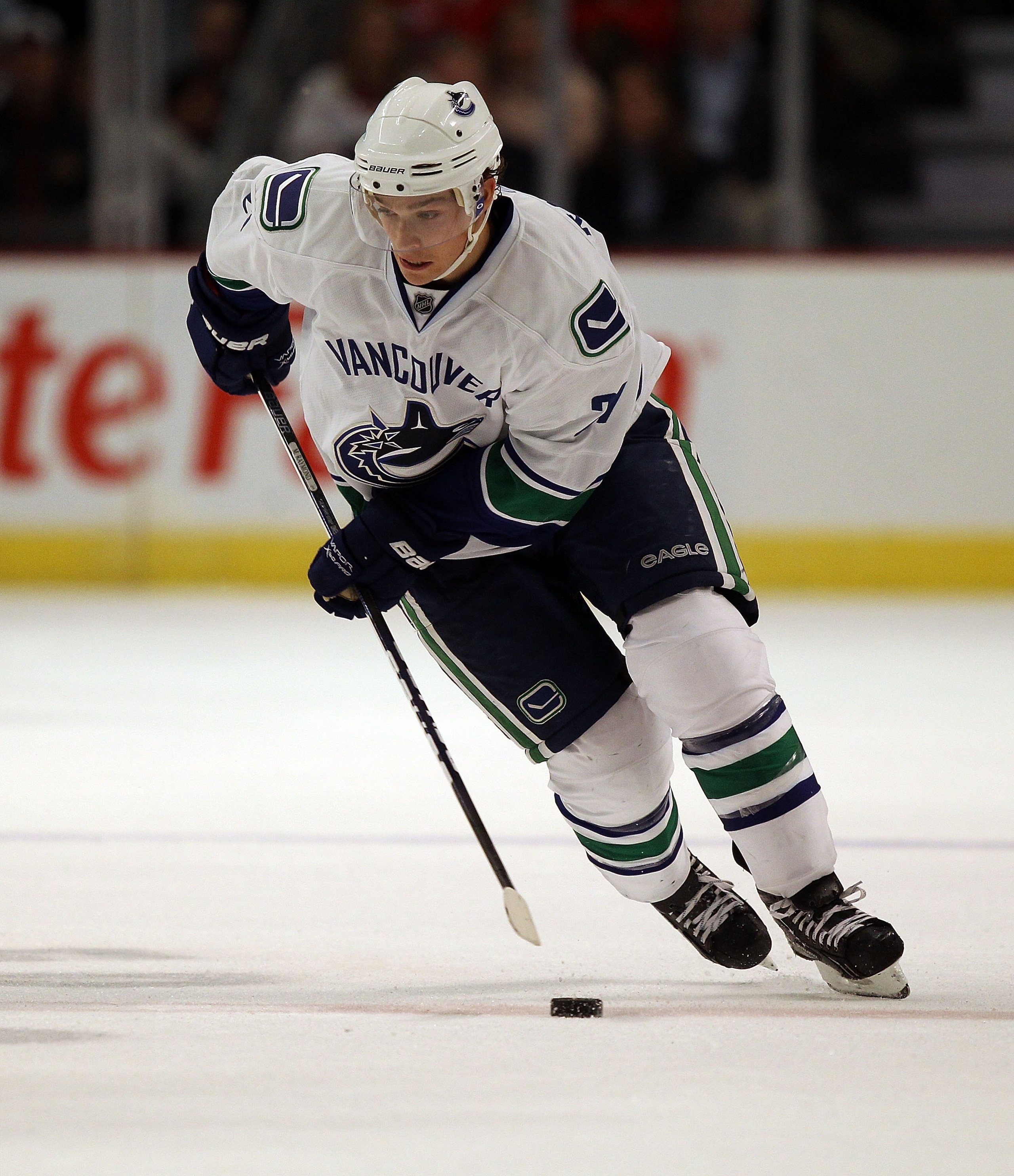 CHICAGO - OCTOBER 20: Mason Raymond #21 of the Vancouver Canucks skates up the ice against the Chicago Blackhawks at the United Center on October 20, 2010 in Chicago, Illinois. The Blackhawks defeated the Canucks 2-1 in overtime. (Photo by Jonathan Daniel