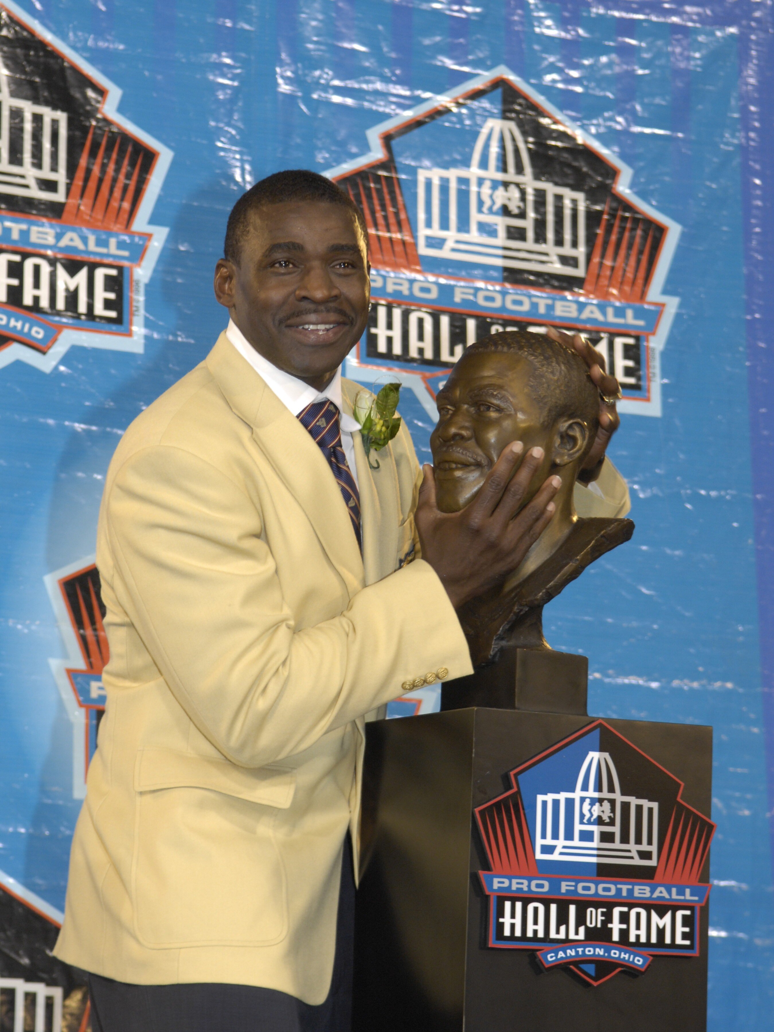 CANTON, OH - AUGUST 04: Michael Irvin checks out his bust during the Class of 2007 Pro Football Hall of Fame Enshrinement Ceremony August 4, 2007 in Canton, Ohio. (Photo by Al Messerschmidt/Getty Images) CANTON, OH - AUGUST 04: Michael Irvin checks out his bust during the Class of 2007 Pro Football Hall of Fame Enshrinement Ceremony August 4, 2007 in Canton, Ohio. (Photo by Al Messerschmidt/Getty Images)