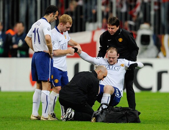 Rooney suffers a leg injury against Bayern [Picture]