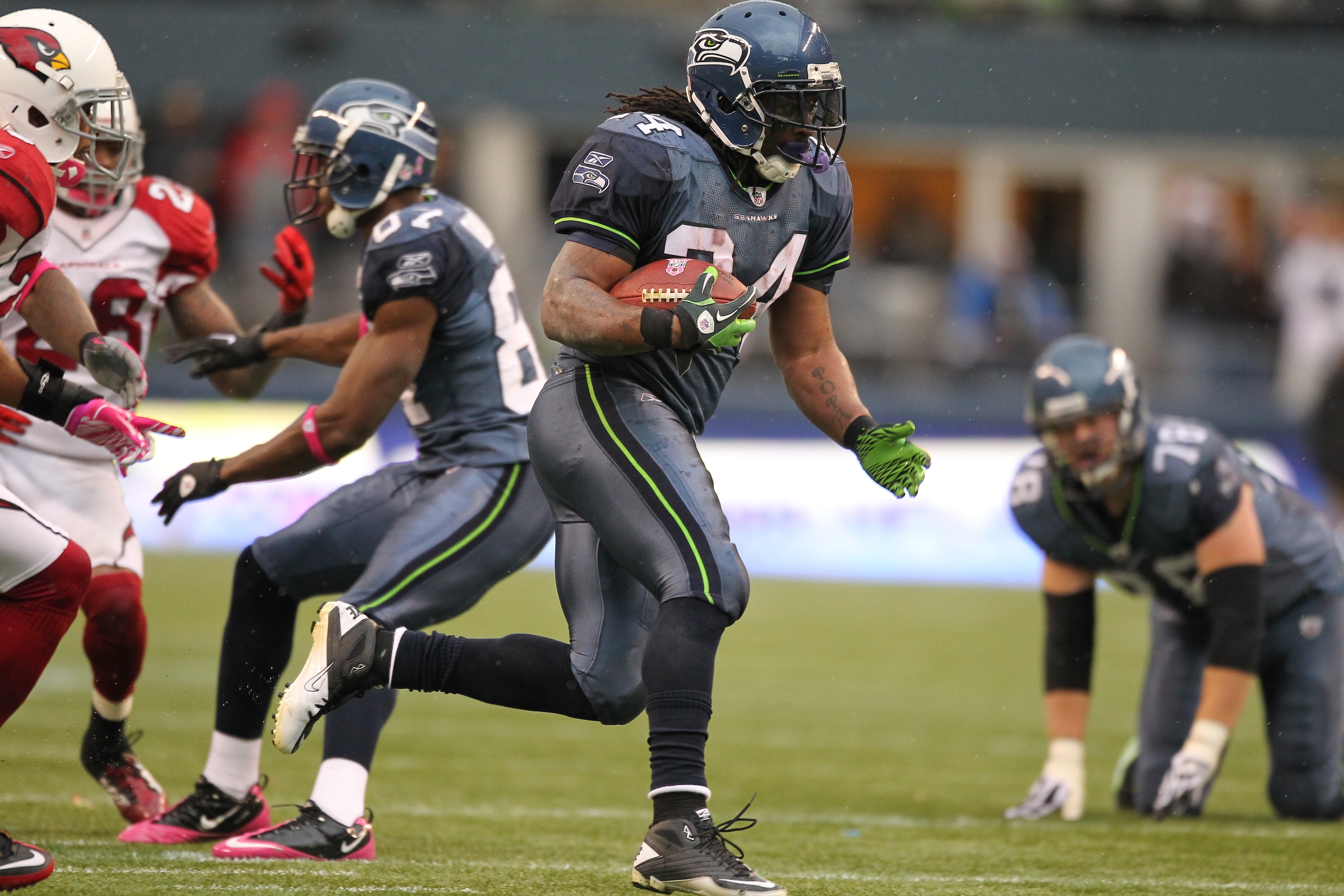 SEATTLE - OCTOBER 24:  Running back Marshawn Lynch #24 of the Seattle Seahawks rushes against the Arizona Cardinals at Qwest Field on October 24, 2010 in Seattle, Washington. (Photo by Otto Greule Jr/Getty Images)