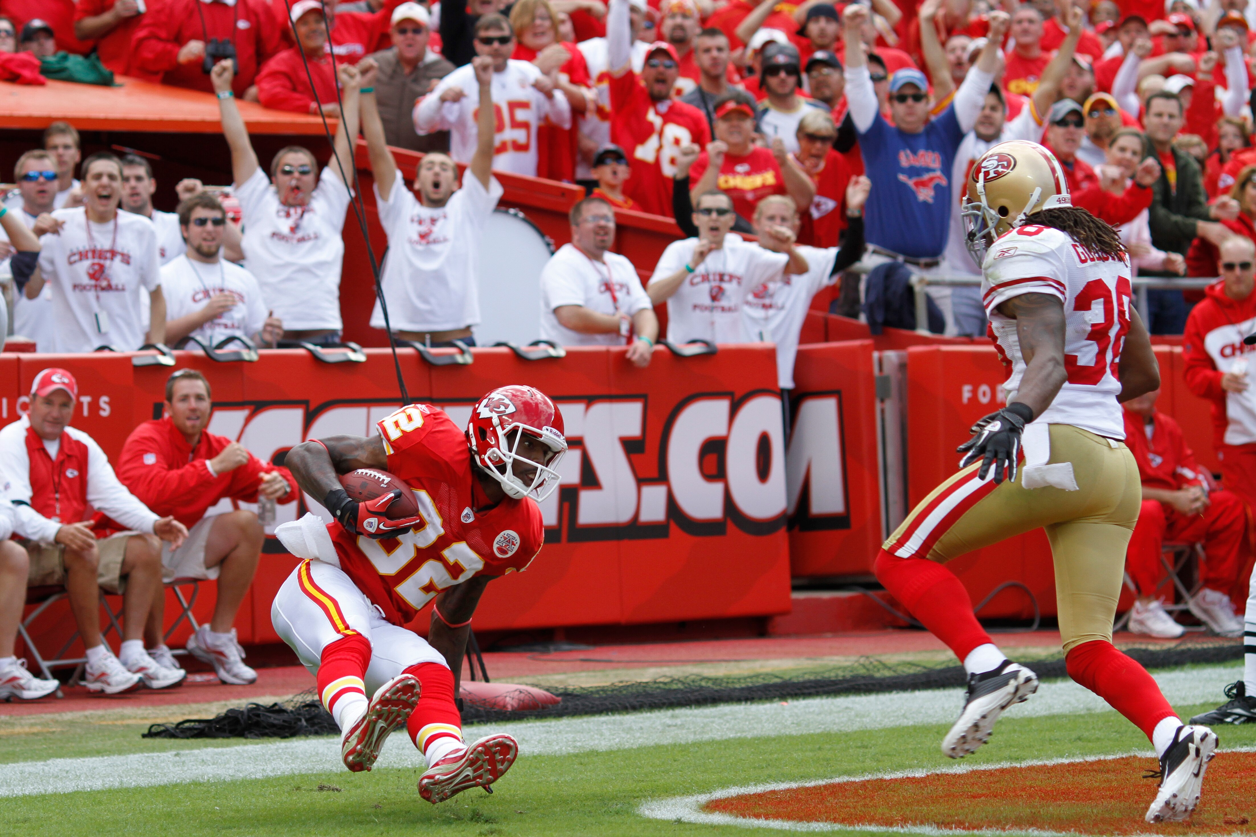 KANSAS CITY, MO - SEPTEMBER 26: Dwayne Bowe #82 of the Kansas City Chiefs makes a 45-yard touchdown reception behind Dashon Goldson #38 of the San Francisco 49ers at Arrowhead Stadium on September 26, 2010 in Kansas City, Missouri. The Chiefs won 31-10. (