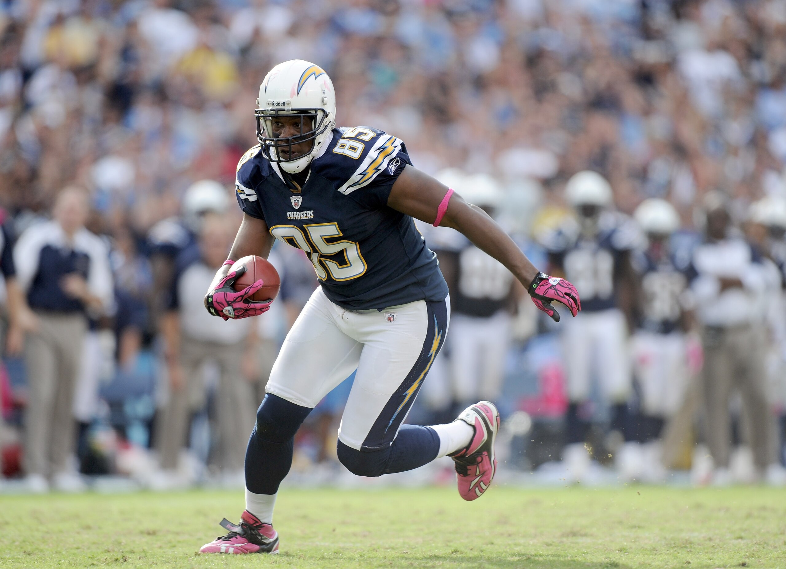 SAN DIEGO - OCTOBER 24: Antonio Gates #85 of the San Diego Chargers runs after his catch against the New England Patriots during the fourth quarter at Qualcomm Stadium on October 24, 2010 in San Diego, California. (Photo by Harry How/Getty Images) SAN DIEGO - OCTOBER 24: Antonio Gates #85 of the San Diego Chargers runs after his catch against the New England Patriots during the fourth quarter at Qualcomm Stadium on October 24, 2010 in San Diego, California. (Photo by Harry How/Getty Images)