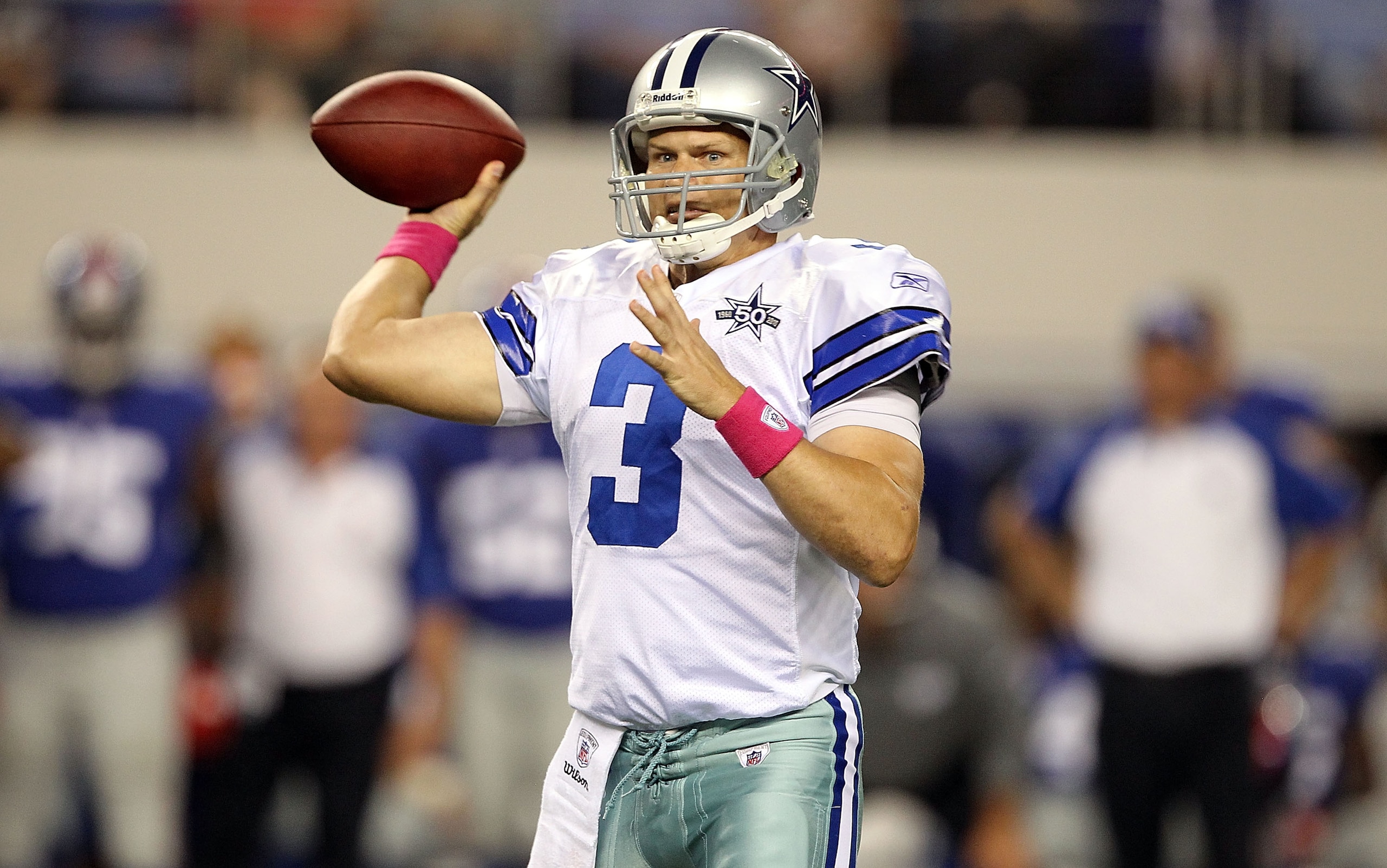ARLINGTON, TX - OCTOBER 25:  Quarterback Jon Kitna #3 of the Dallas Cowboys drops back to pass against the New York Giants in the second quarter at Cowboys Stadium on October 25, 2010 in Arlington, Texas.  (Photo by Ronald Martinez/Getty Images)