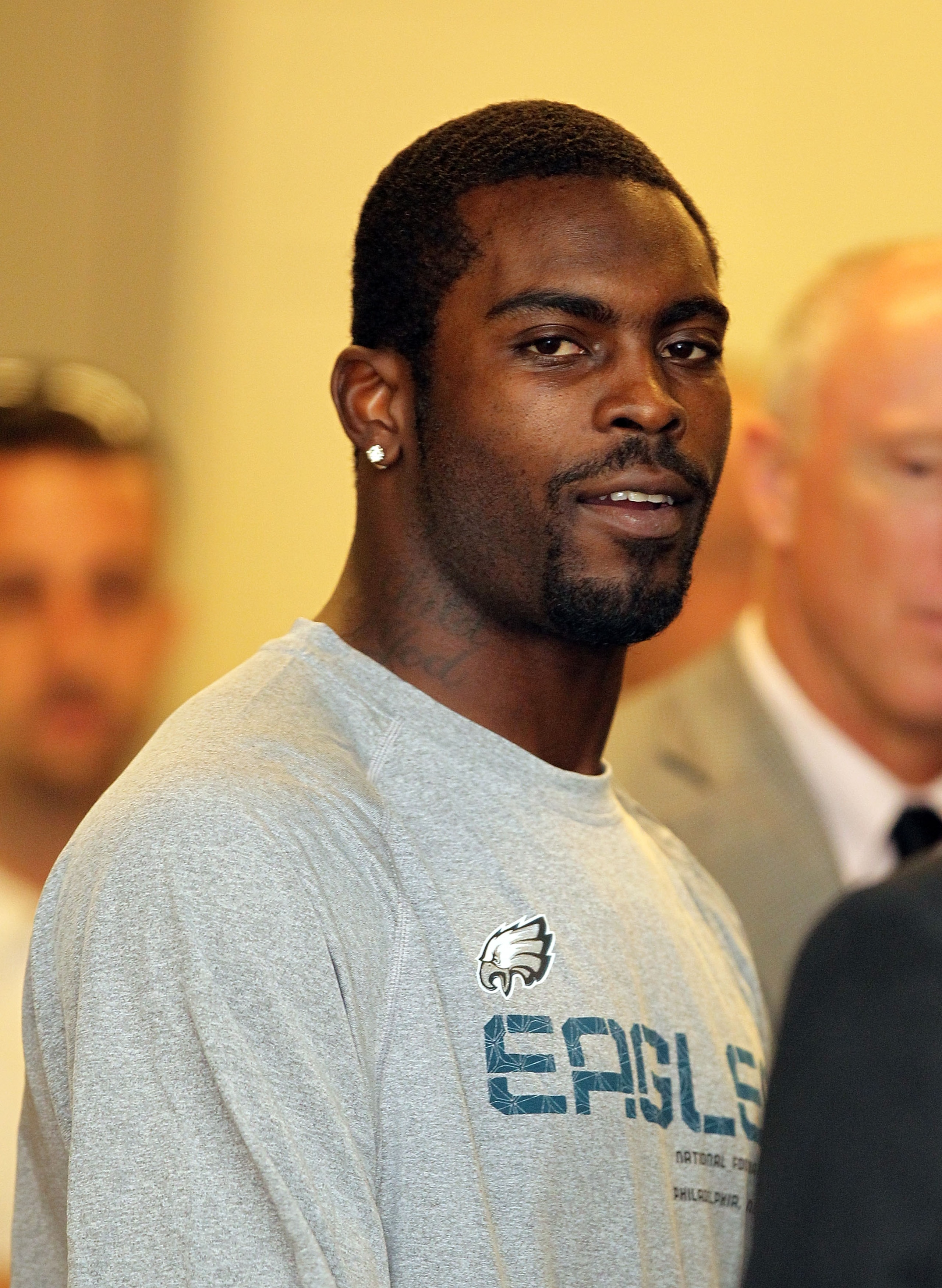 PHILADELPHIA - OCTOBER 17:  Injured Quarterback Michael Vick of the Philadelphia Eagles looks on in the tunnel before the game against  the Atlanta Falcons during their game at Lincoln Financial Field on October 17, 2010 in Philadelphia, Pennsylvania.  (P