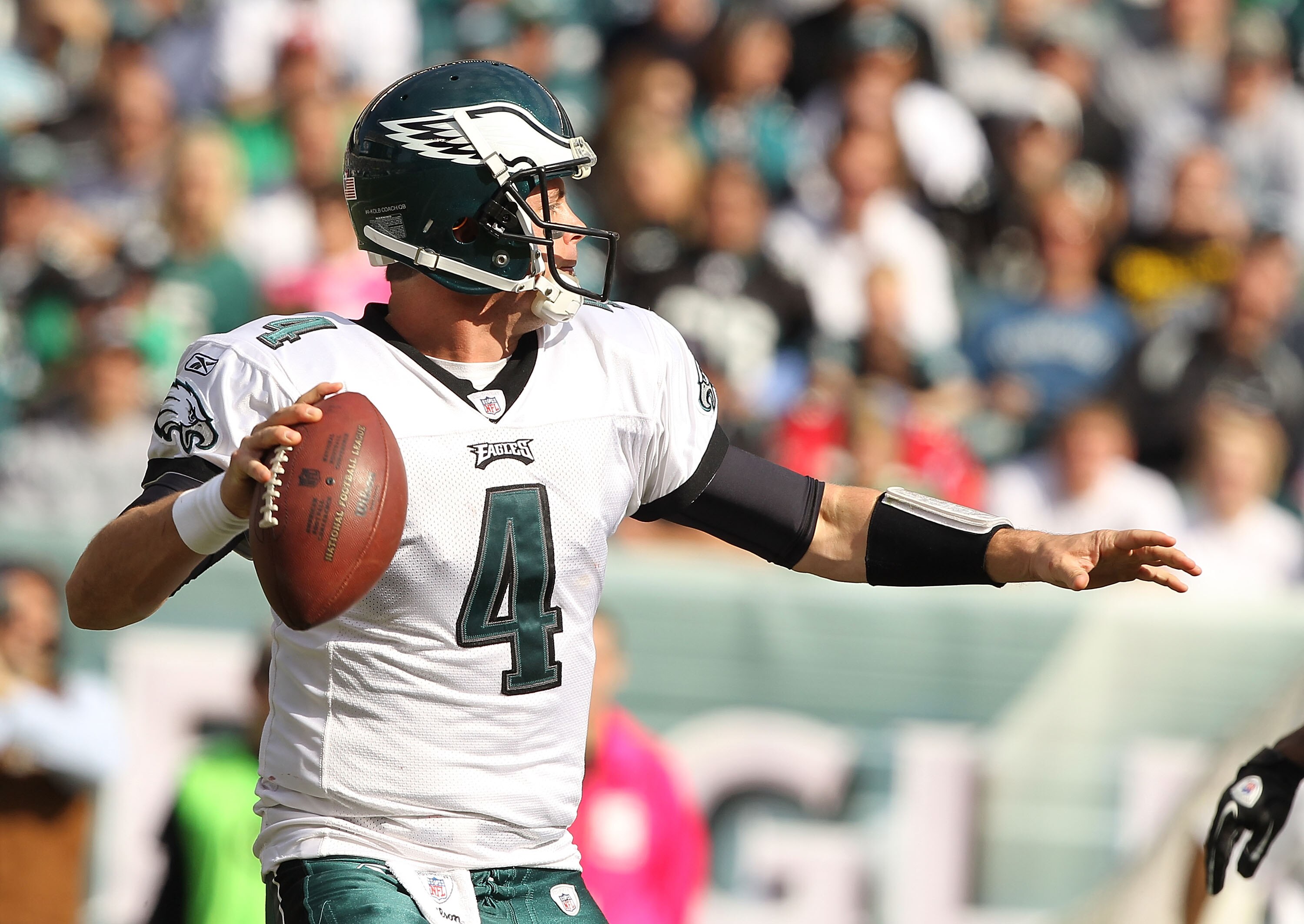 PHILADELPHIA - OCTOBER 17:  Kevin Kolb #4 of the Philadelphia Eagles passes against the Atlanta Falcons during their game at Lincoln Financial Field on October 17, 2010 in Philadelphia, Pennsylvania.  (Photo by Al Bello/Getty Images)