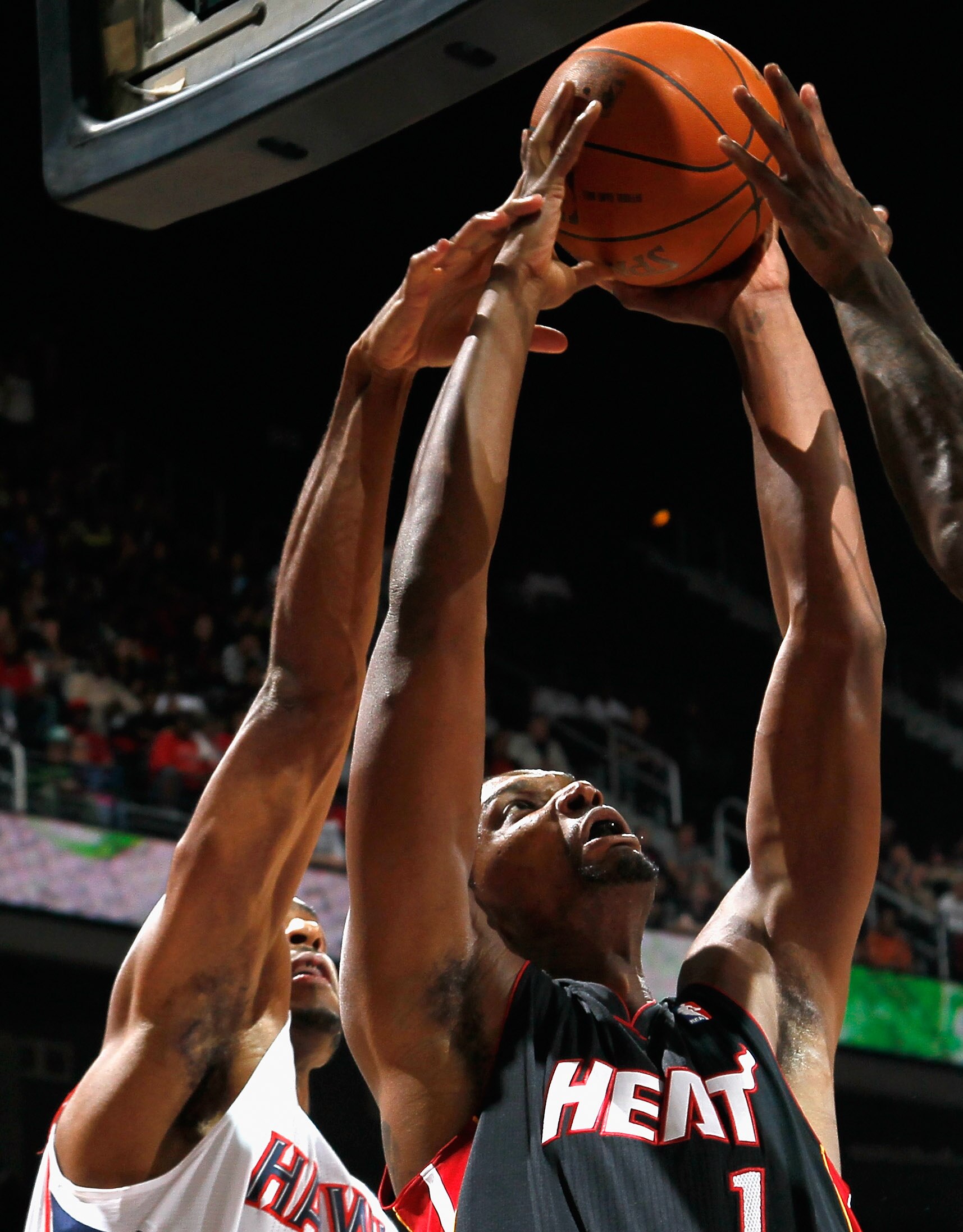 ATLANTA - OCTOBER 21:  Chris Bosh #1 of the Miami Heat attacks the basket against Al Horford #15 of the Atlanta Hawks at Philips Arena on October 21, 2010 in Atlanta, Georgia.  (Photo by Kevin C. Cox/Getty Images)