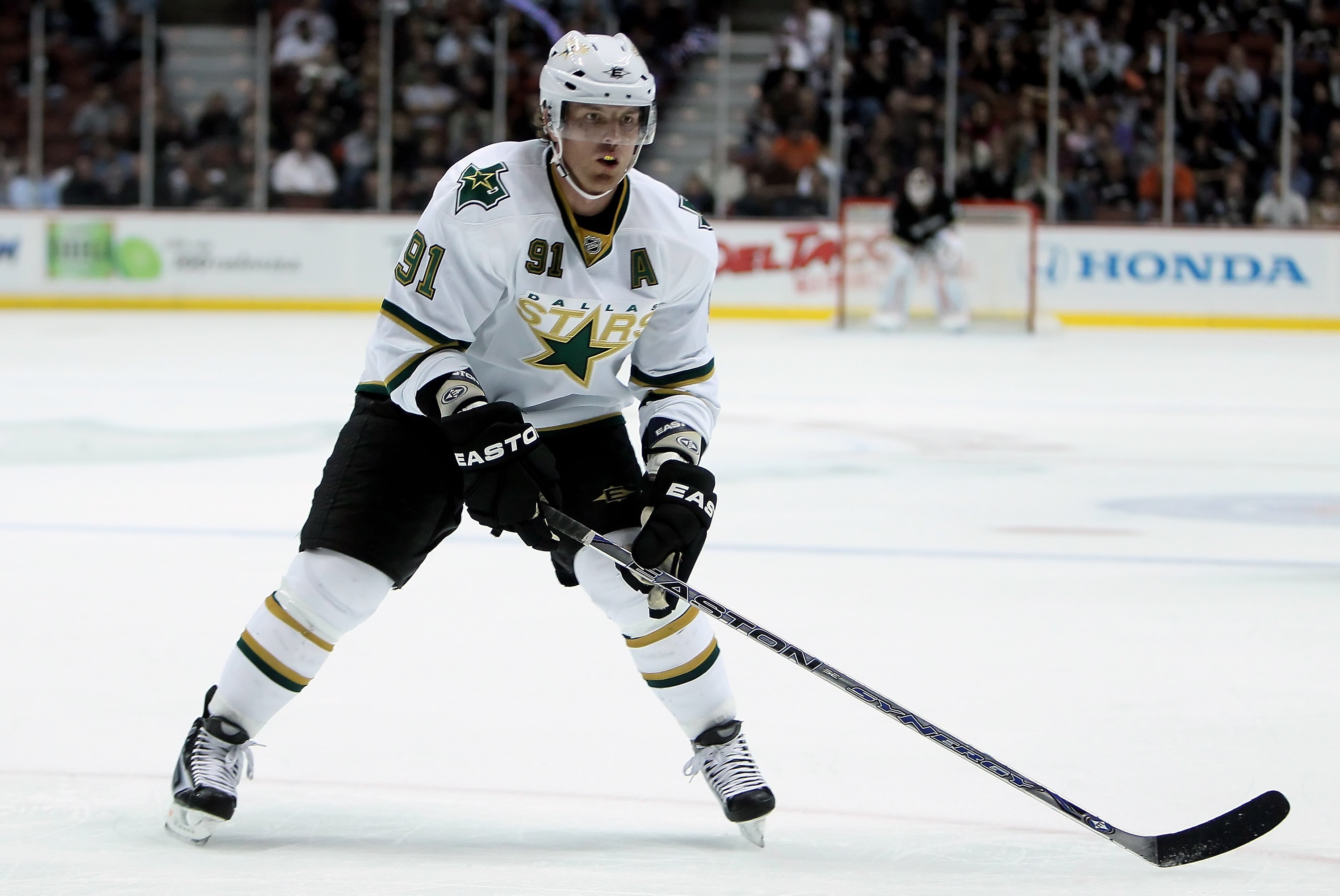 ANAHEIM, CA - MARCH 29:  Brad Richards #91 of the Dallas Stars skates against the Anaheim Ducks at the Honda Center on March 29, 2010 in Anaheim, California.  (Photo by Jeff Gross/Getty Images)