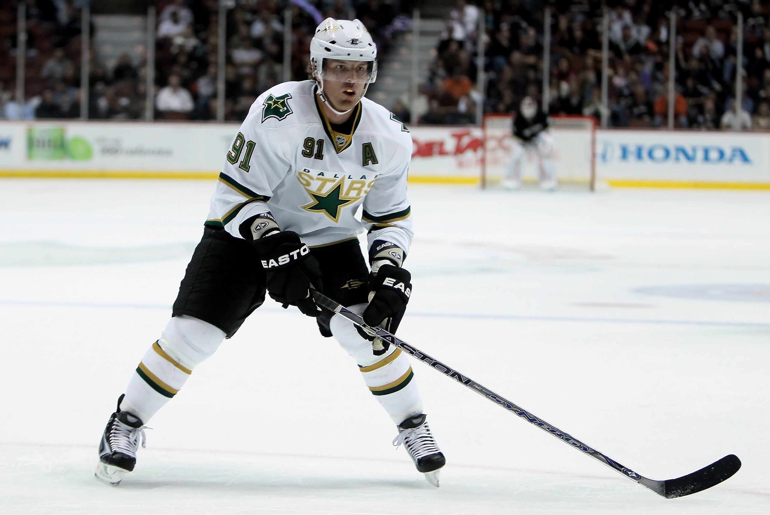 ANAHEIM, CA - MARCH 29:  Brad Richards #91 of the Dallas Stars skates against the Anaheim Ducks at the Honda Center on March 29, 2010 in Anaheim, California.  (Photo by Jeff Gross/Getty Images)