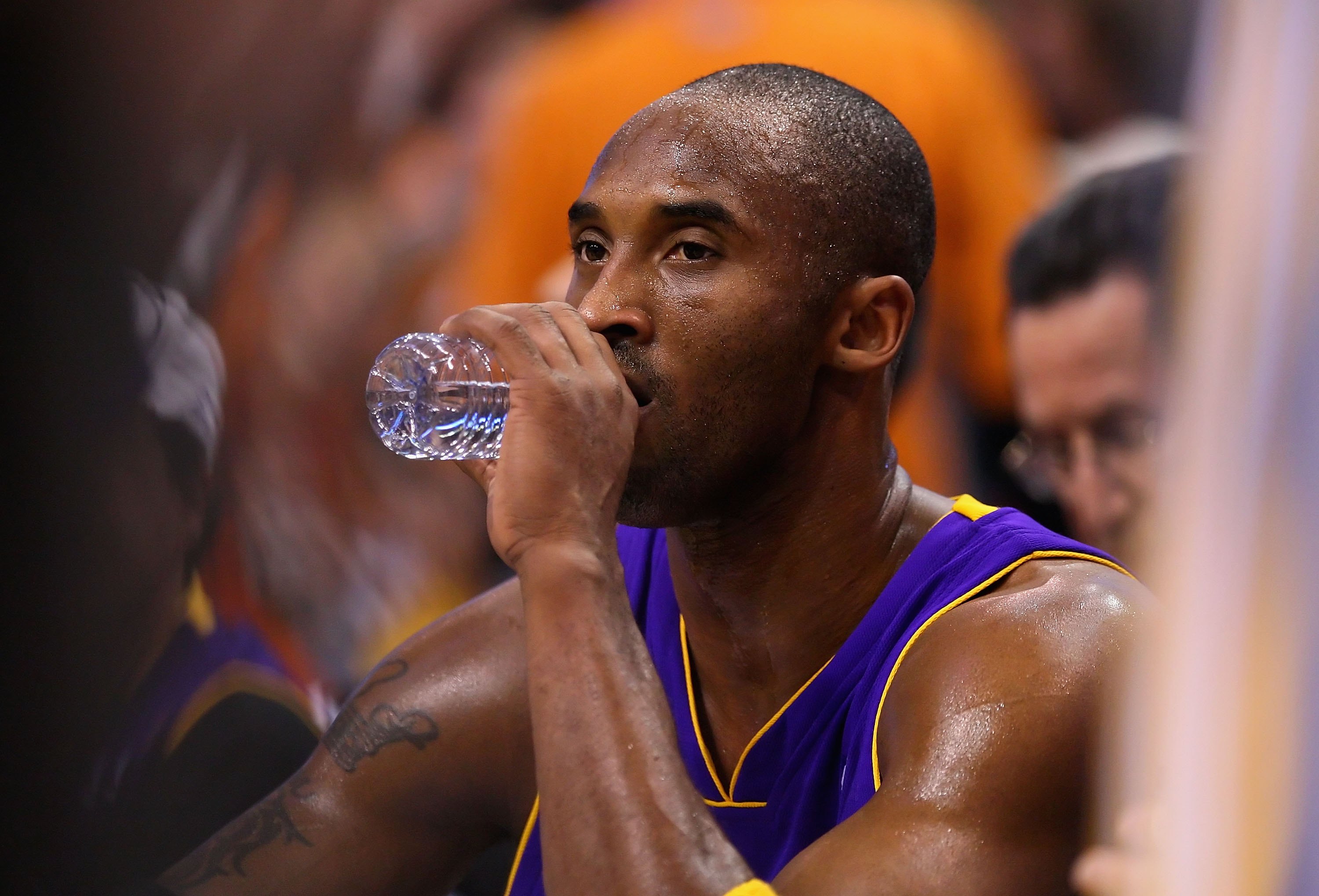 PHOENIX - DECEMBER 28:  Kobe Bryant #24 of the Los Angeles Lakers drinks water on the bench during the NBA game against the Phoenix Suns at US Airways Center on December 28, 2009 in Phoenix, Arizona.  The Suns defeated the Lakers 118-103. NOTE TO USER: Us