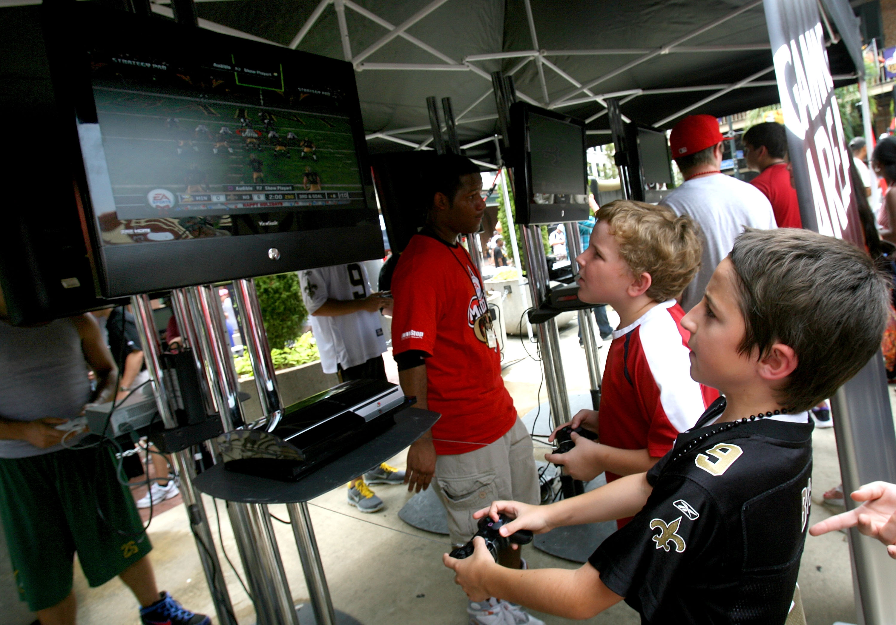 NEW ORLEANS - AUGUST 09:  Fans play Madden NFL 11 at Madden Gras. The event celebrated the launch of EA SPORTS' Madden NFL 11 video game on August 9, 2010 in New Orleans, Louisiana. The game featuring New Orleans Saints quarterback Drew Brees goes on sale