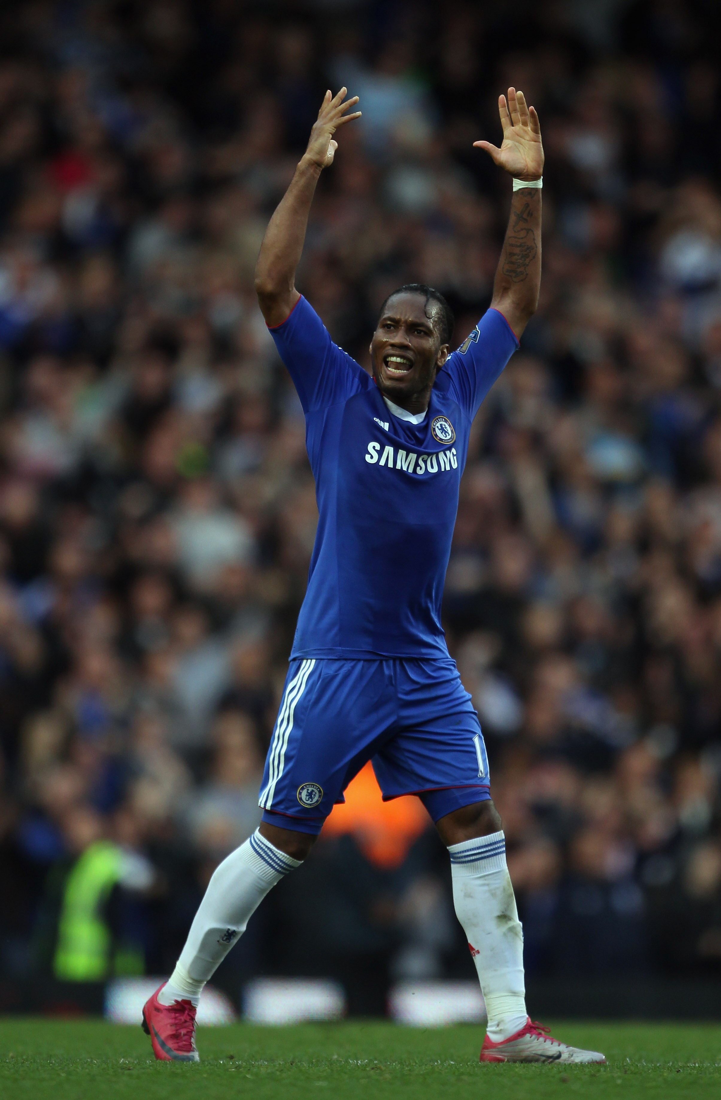 LONDON, ENGLAND - OCTOBER 03:  Didier Drogba  of Chelsea celebrates after team mate Alex scored during the Barclays Premier League match between Chelsea and Arsenal at Stamford Bridge on October 3, 2010 in London, England.  (Photo by Bryn Lennon/Getty Ima