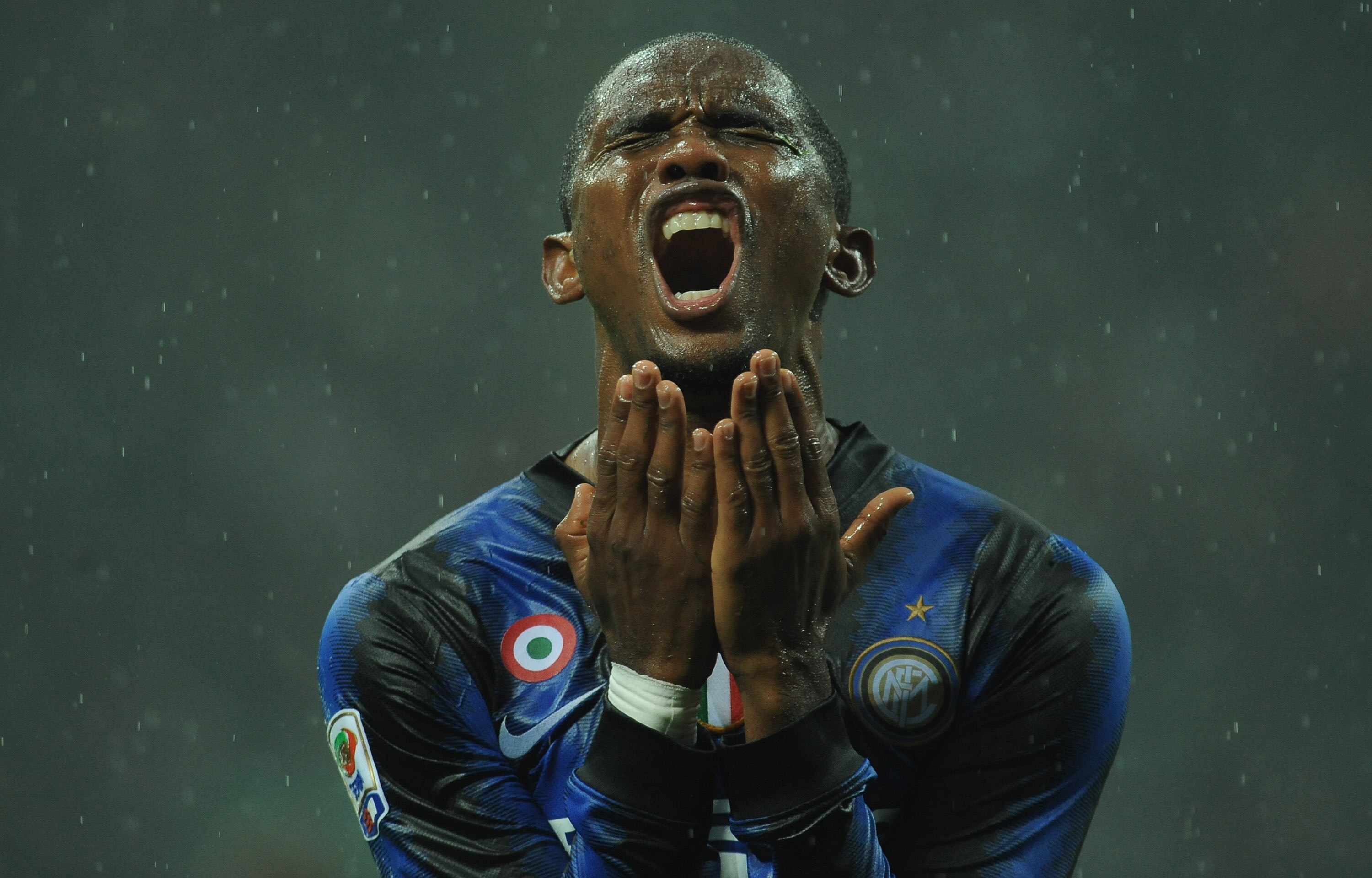 MILAN, ITALY - OCTOBER 24:  Samuel Eto'o of FC Internazionale Milano reacts during the Serie A match between FC Internazionale Milano and UC Sampdoria at Stadio Giuseppe Meazza on October 24, 2010 in Milan, Italy.  (Photo by Valerio Pennicino/Getty Images