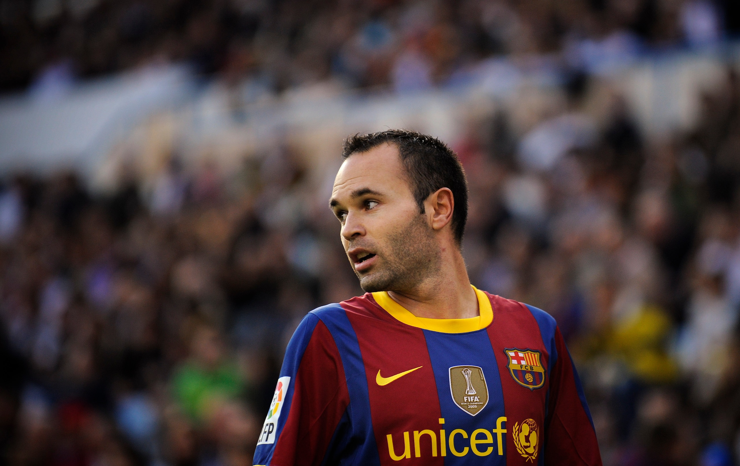 ZARAGOZA, SPAIN - OCTOBER 23: Andres Iniesta of Barcelona looks on during the La Liga match between Real Zaragoza and Barcelona at La Romareda on October 23, 2010 in Zaragoza, Spain. Barcelona won the match 2-0. (Photo by David Ramos/Getty Images) ZARAGOZA, SPAIN - OCTOBER 23: Andres Iniesta of Barcelona looks on during the La Liga match between Real Zaragoza and Barcelona at La Romareda on October 23, 2010 in Zaragoza, Spain. Barcelona won the match 2-0. (Photo by David Ramos/Getty Images)