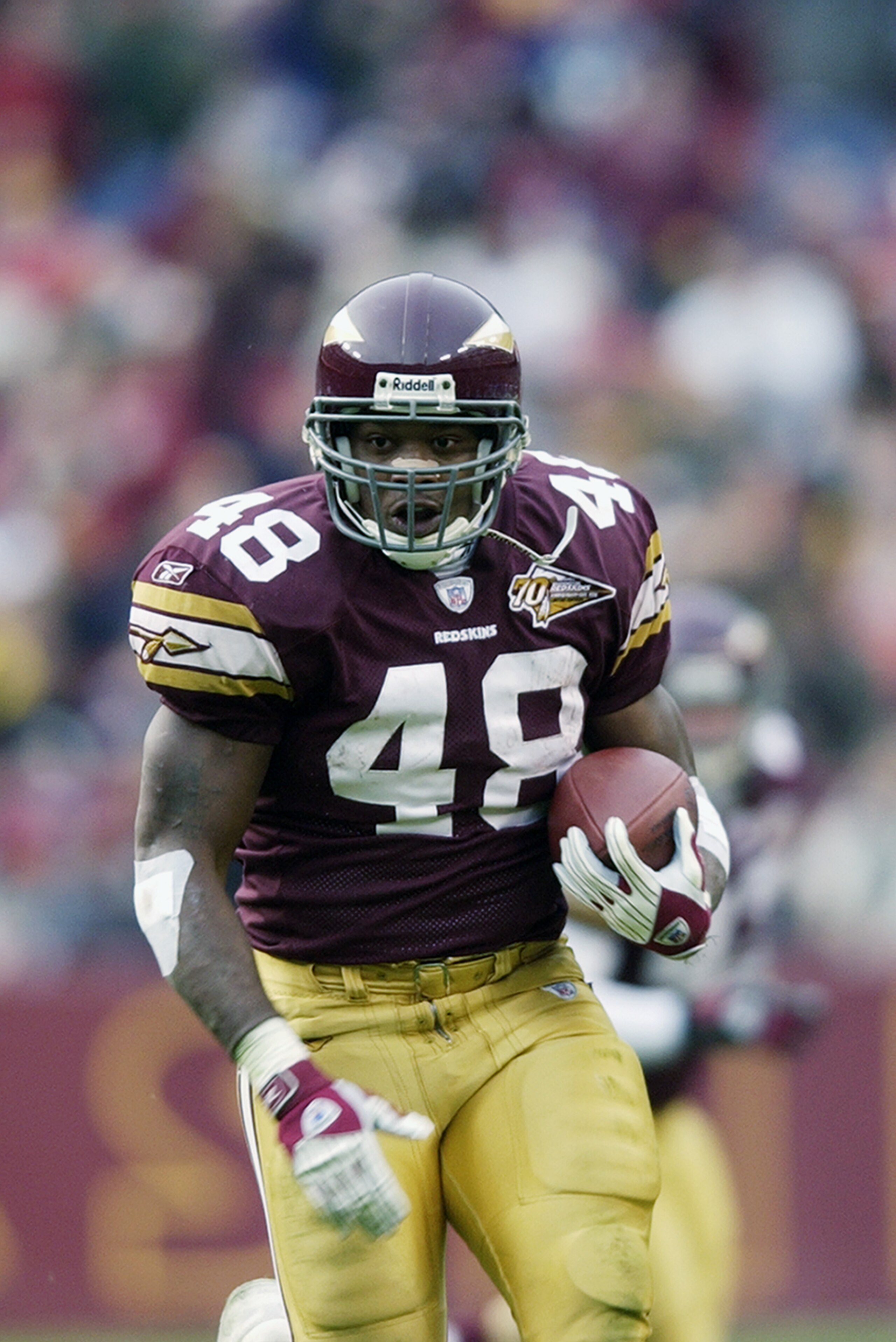 LANDOVER, MD - DECEMBER 8:  Running back Stephen Davis #48 of the Washington Redskins carries the ball against the New York Giants during the NFL game at FedEx Field on December 8, 2002 in Landover, Maryland. The Giants won 27-21. (Photo by Ezra Shaw/Gett