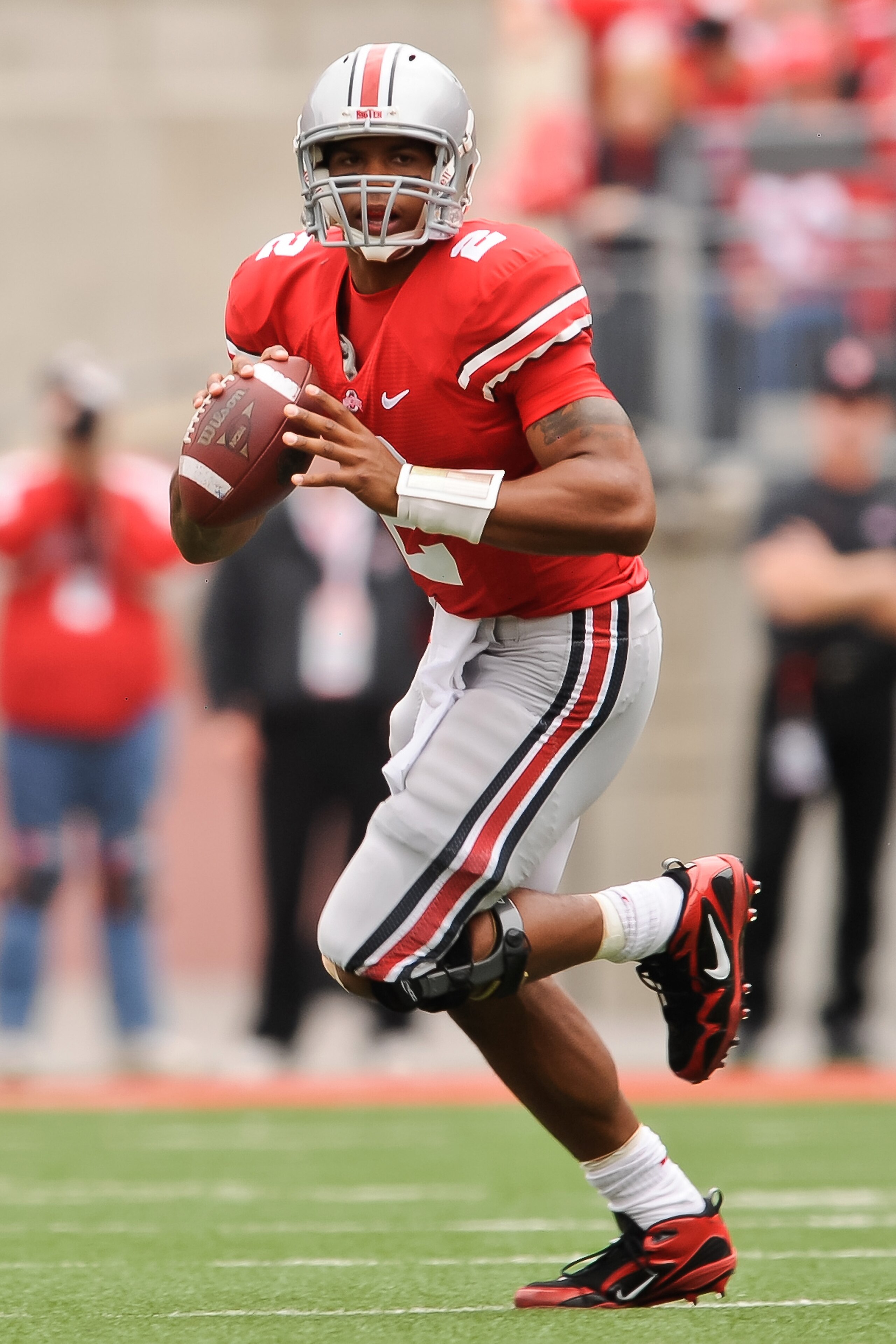 COLUMBUS, OH - OCTOBER 23:  Terrelle Pryor #2 of the Ohio State Buckeyes rolls out against the Purdue Boilermakers at Ohio Stadium on October 23, 2010 in Columbus, Ohio.  (Photo by Jamie Sabau/Getty Images)