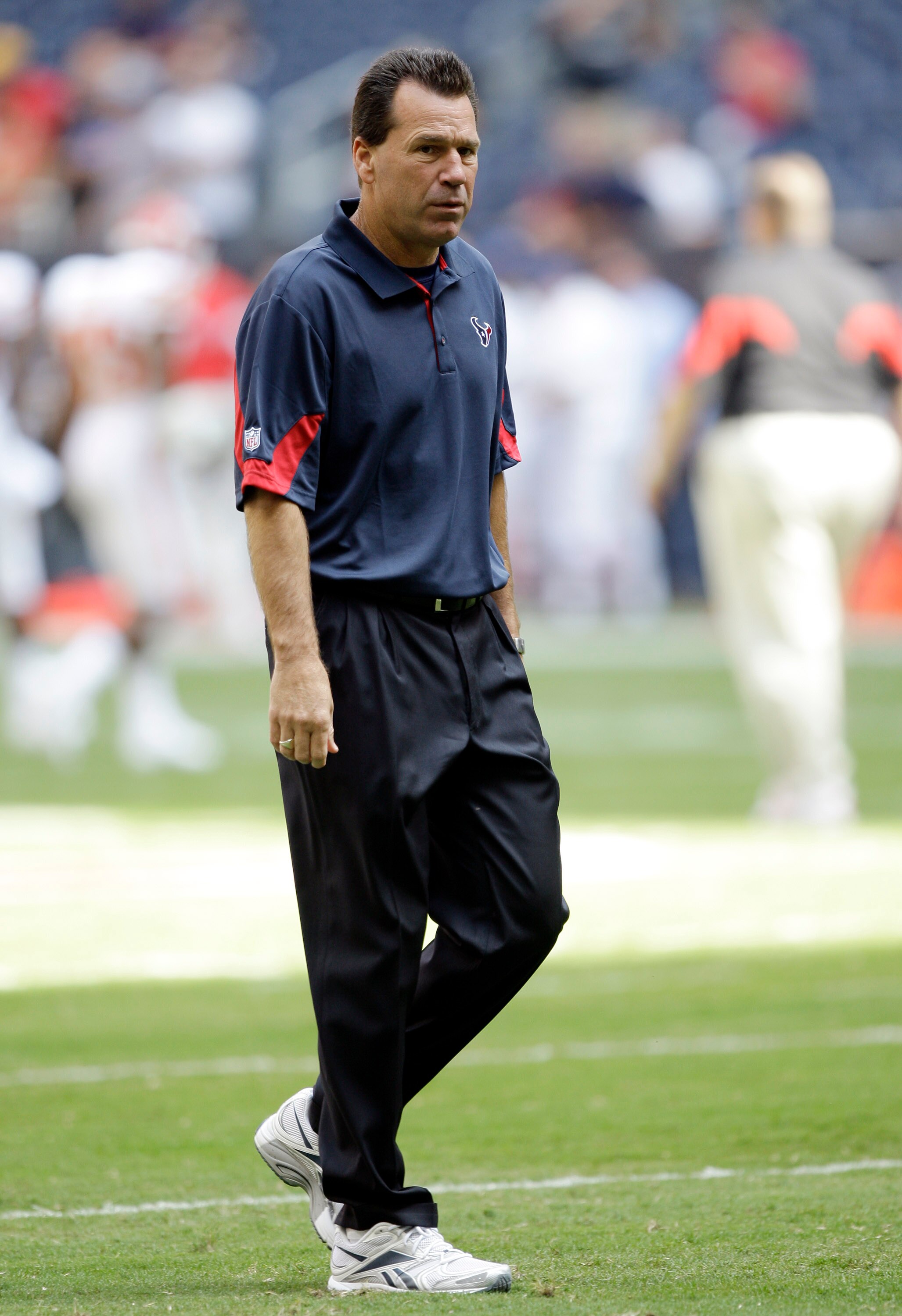 HOUSTON - OCTOBER 17:  Head coach Gary Kubiak walks onto the field during warm ups before playing the Kansas City Chiefs at Reliant Stadium on October 17, 2010 in Houston, Texas.  (Photo by Bob Levey/Getty Images)