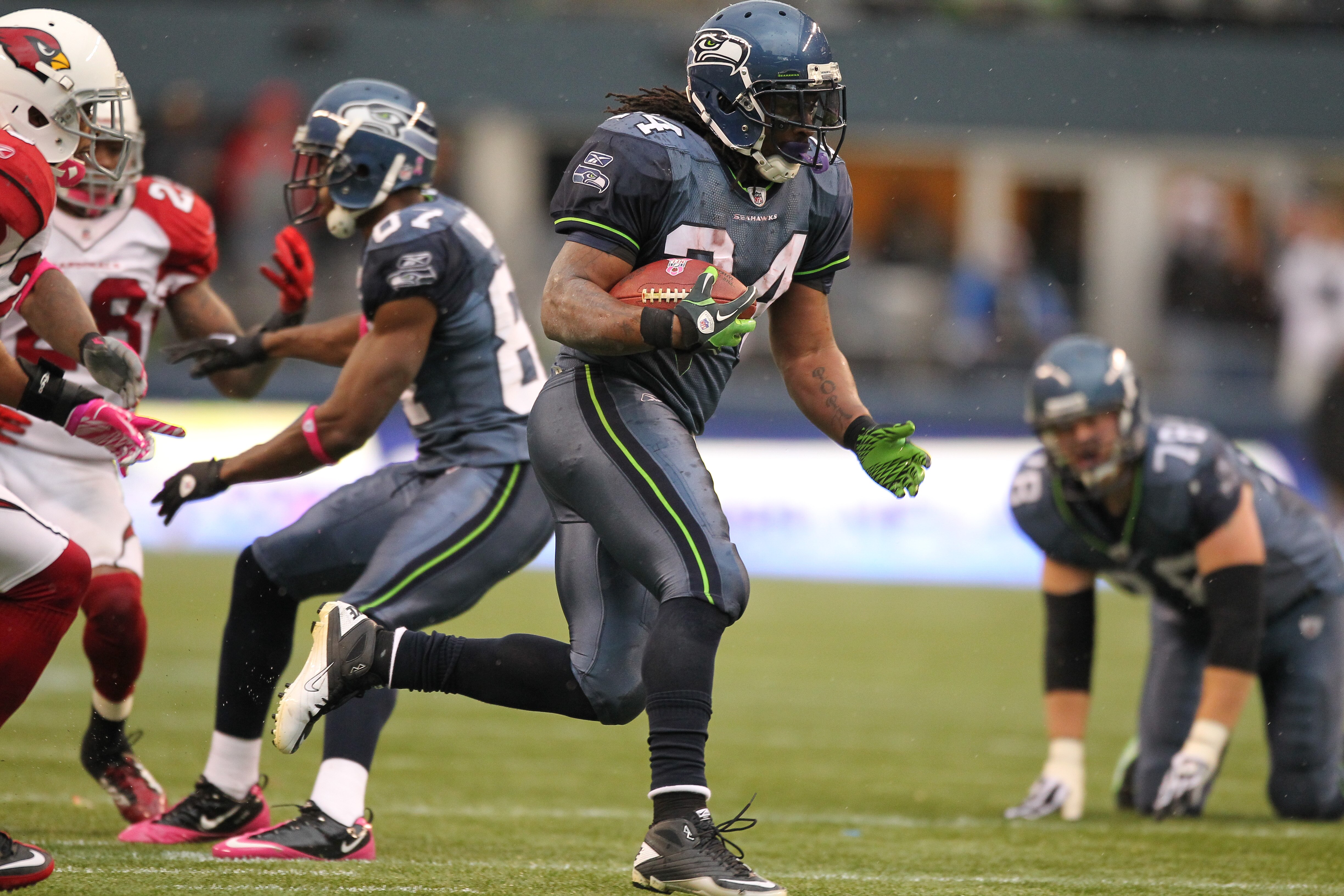 SEATTLE - OCTOBER 24:  Running back Marshawn Lynch #24 of the Seattle Seahawks rushes against the Arizona Cardinals at Qwest Field on October 24, 2010 in Seattle, Washington. (Photo by Otto Greule Jr/Getty Images)
