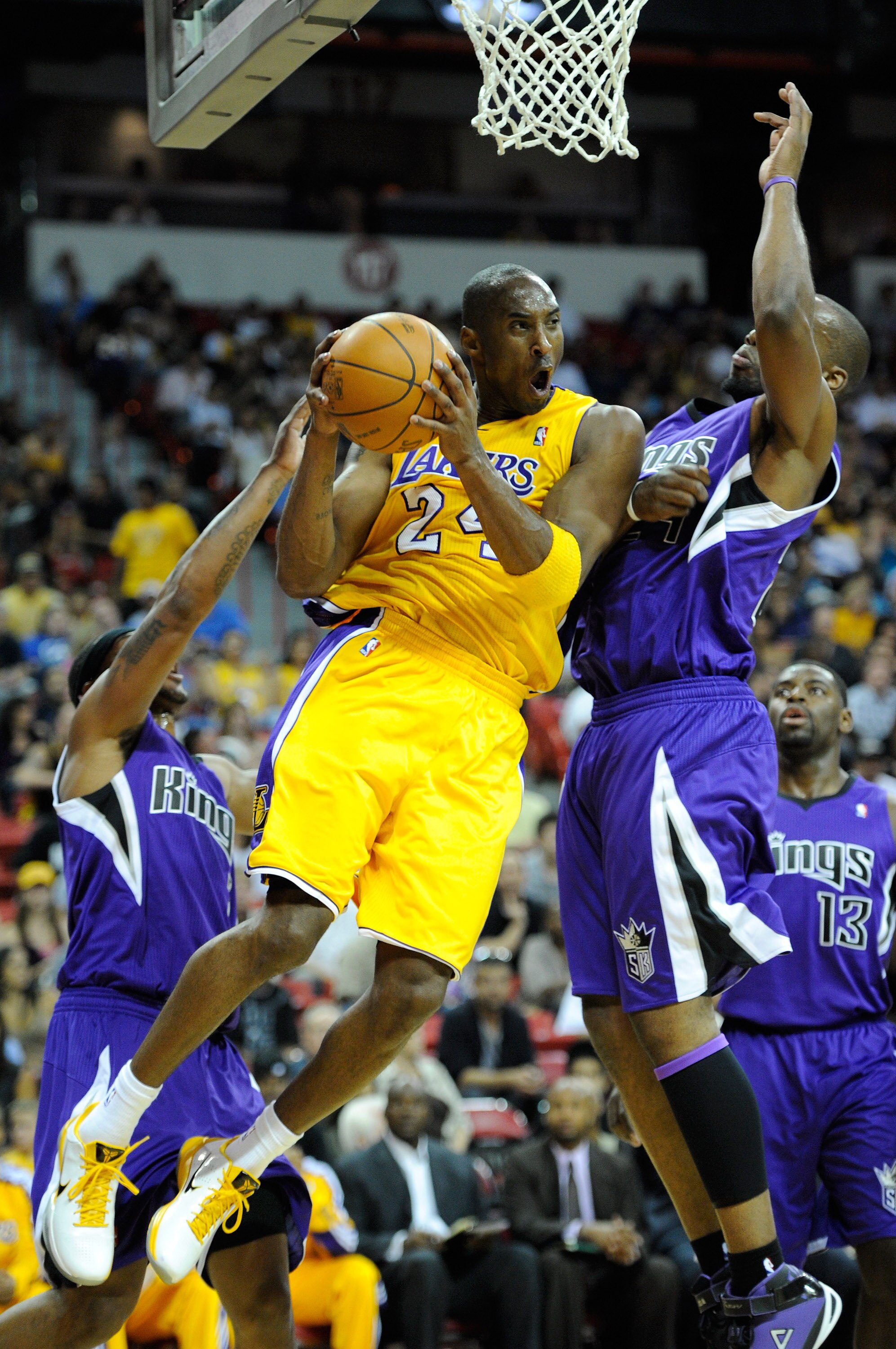 LAS VEGAS - OCTOBER 13:  Kobe Bryant #24 of the Los Angeles Lakers drives between Antoine Wright #3 (L) and Carl Landry #24 of the Sacramento Kings during their preseason game at the Thomas & Mack Center October 13, 2010 in Las Vegas, Nevada. The Lakers w