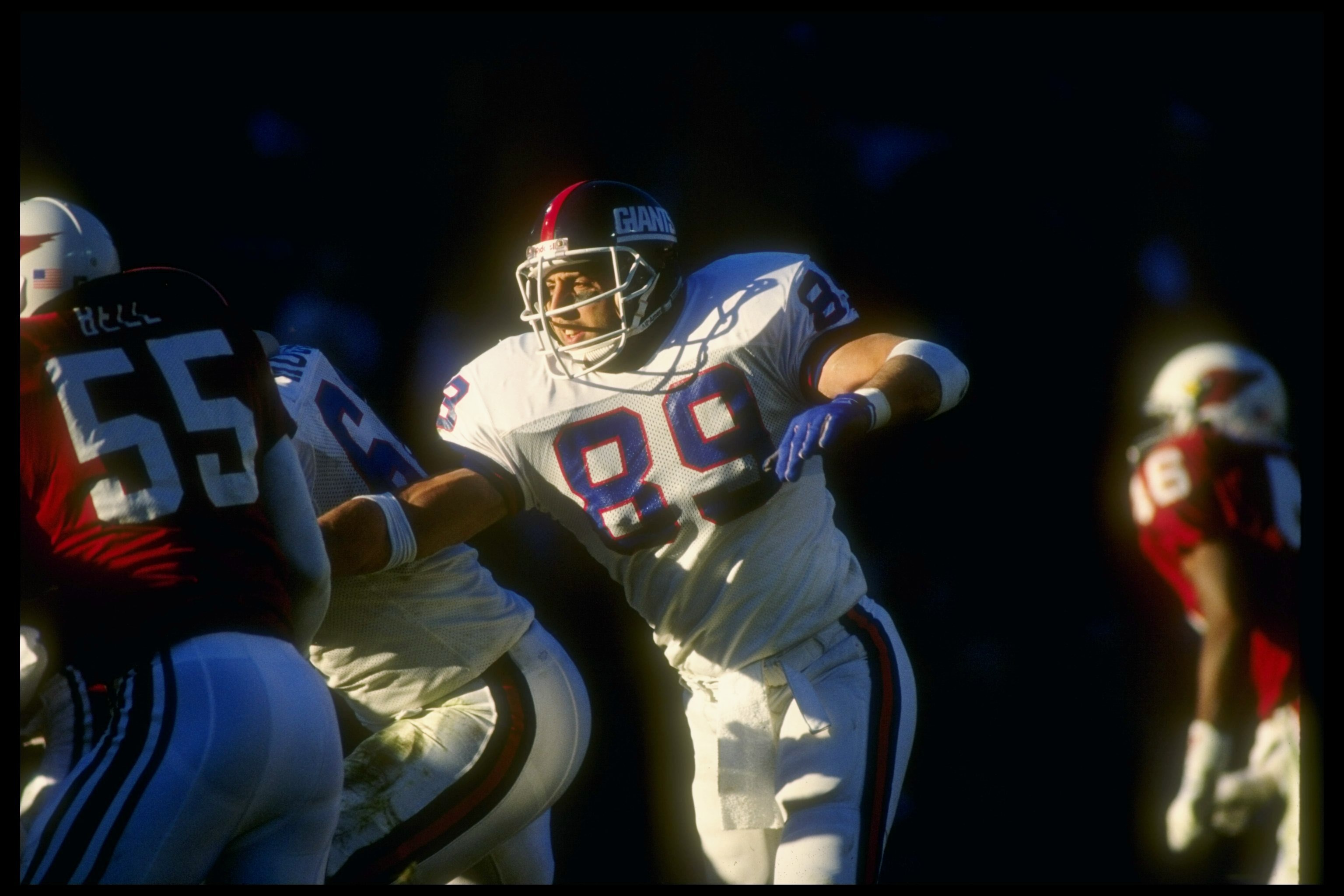 23 Dec 1990:  Tight end Mark Bavaro of the New York Giants moves the ball during a game against the Phoenix Cardinals at Sun Devil Stadium in Tempe, Arizona.  The Giants won the game, 24-21. Mandatory Credit: Mike Powell  /Allsport