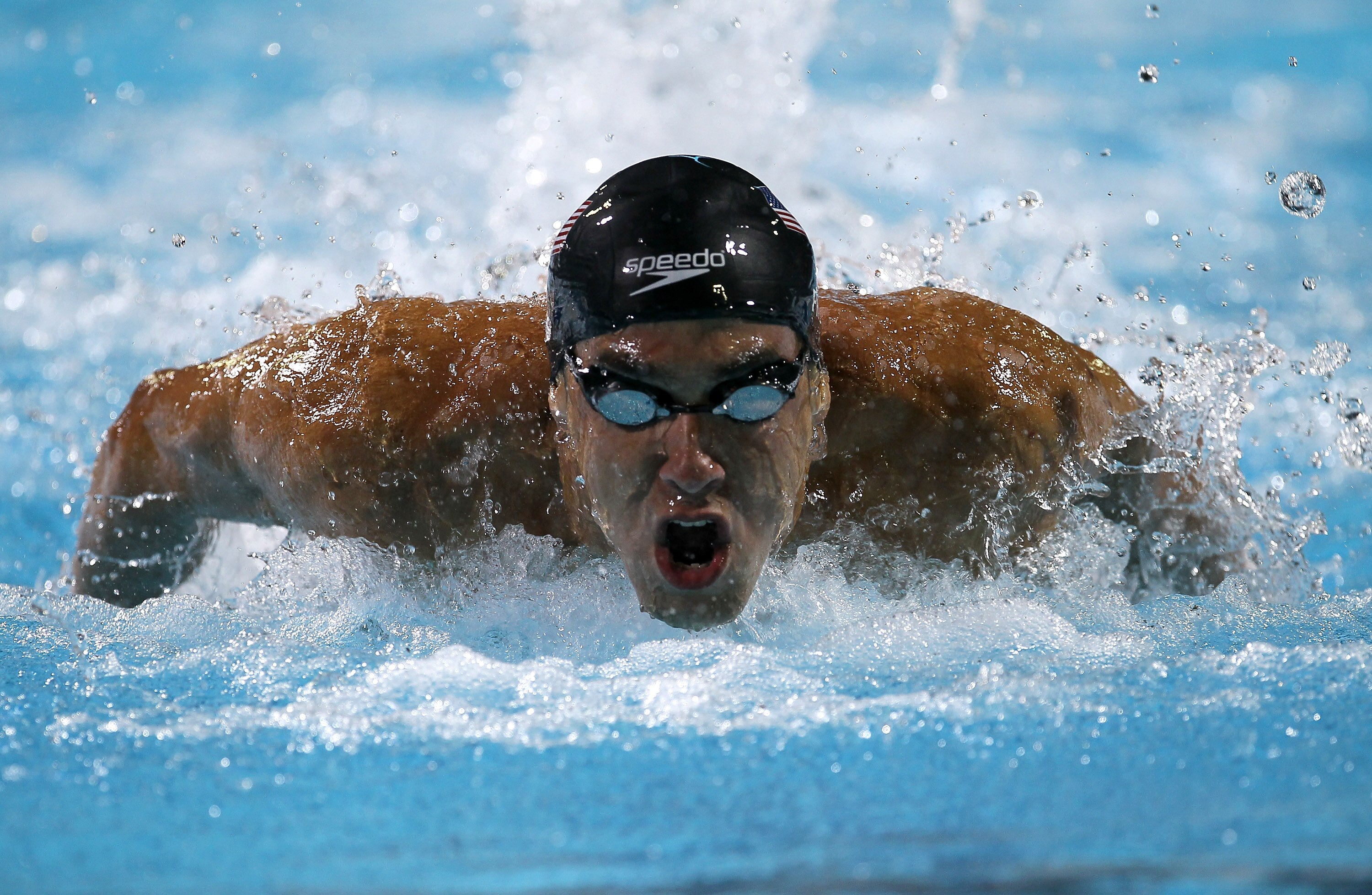 IRVINE, CA - AUGUST 21:  Michael Phelps swims the butterfly leg of the 4X100m medley relay during the Mutual of Omaha Pan Pacific Championships at the William Woollett Jr. Aquatic Center on August 21, 2010 in Irvine, California.  (Photo by Stephen Dunn/Ge