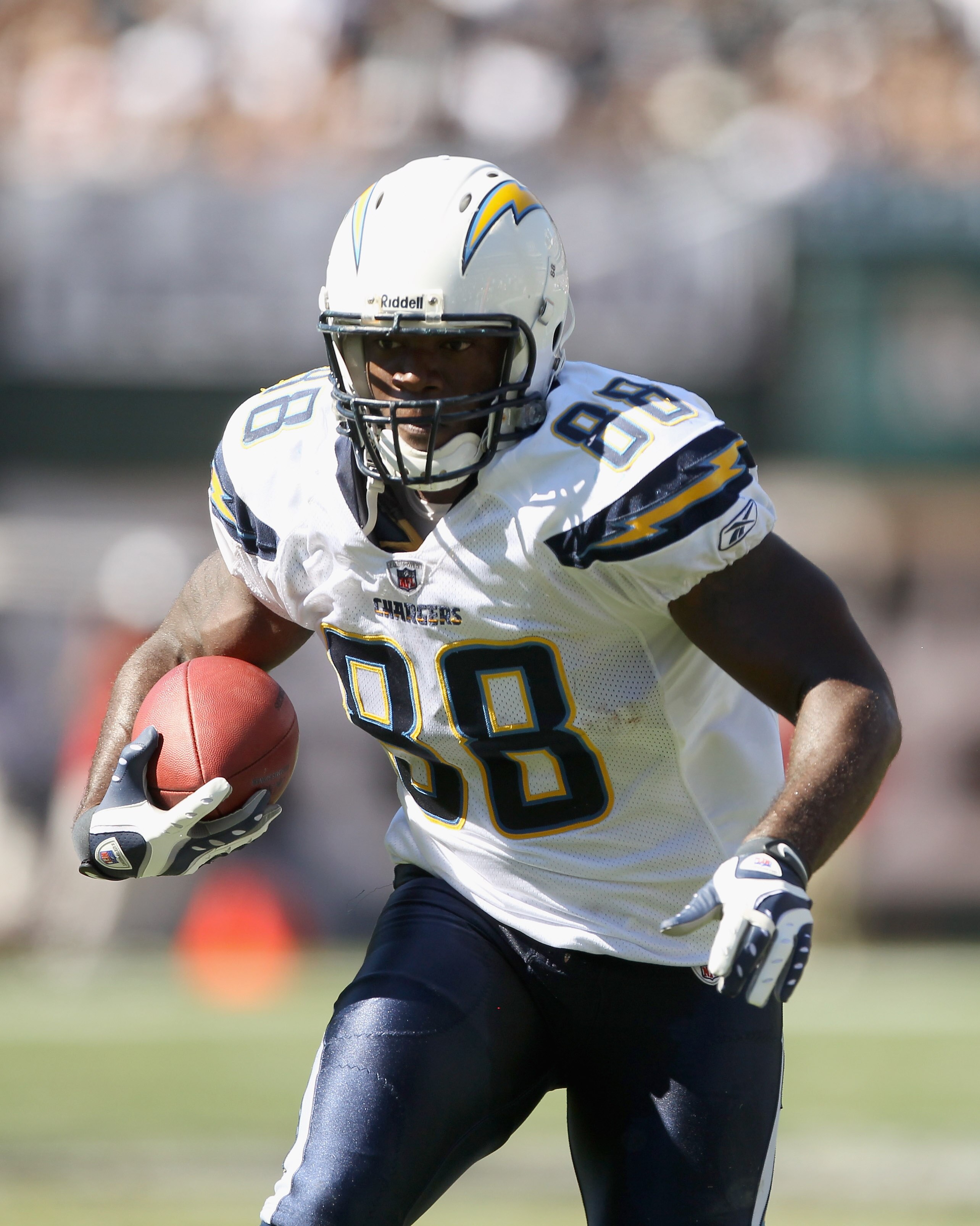 OAKLAND, CA - OCTOBER 10:  Kris Wilson #88 of the San Diego Chargers runs with the ball during their game against the Oakland Raiders at Oakland-Alameda County Coliseum on October 10, 2010 in Oakland, California.  (Photo by Ezra Shaw/Getty Images)