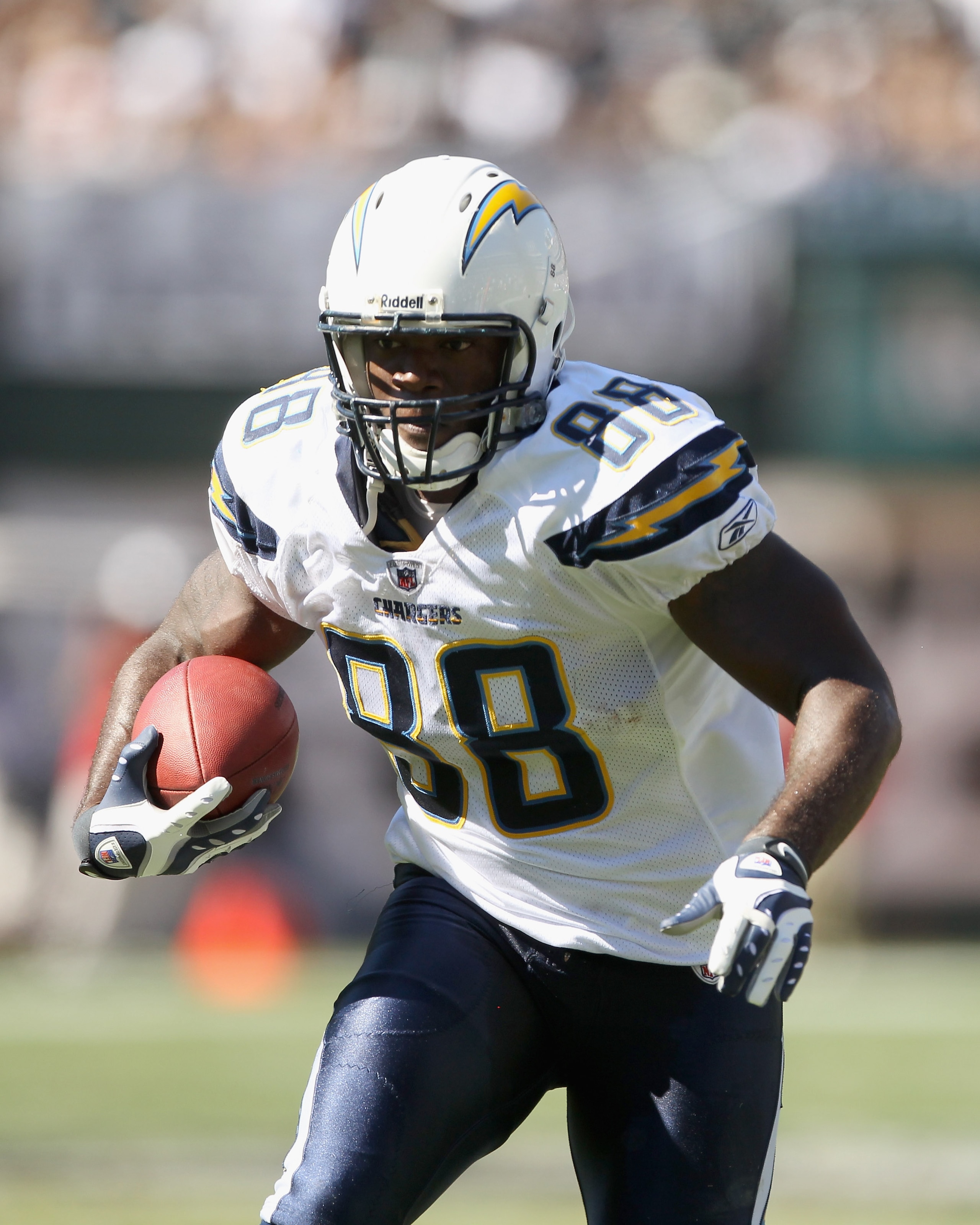 OAKLAND, CA - OCTOBER 10: Kris Wilson #88 of the San Diego Chargers runs with the ball during their game against the Oakland Raiders at Oakland-Alameda County Coliseum on October 10, 2010 in Oakland, California. (Photo by Ezra Shaw/Getty Images) OAKLAND, CA - OCTOBER 10: Kris Wilson #88 of the San Diego Chargers runs with the ball during their game against the Oakland Raiders at Oakland-Alameda County Coliseum on October 10, 2010 in Oakland, California. (Photo by Ezra Shaw/Getty Images)
