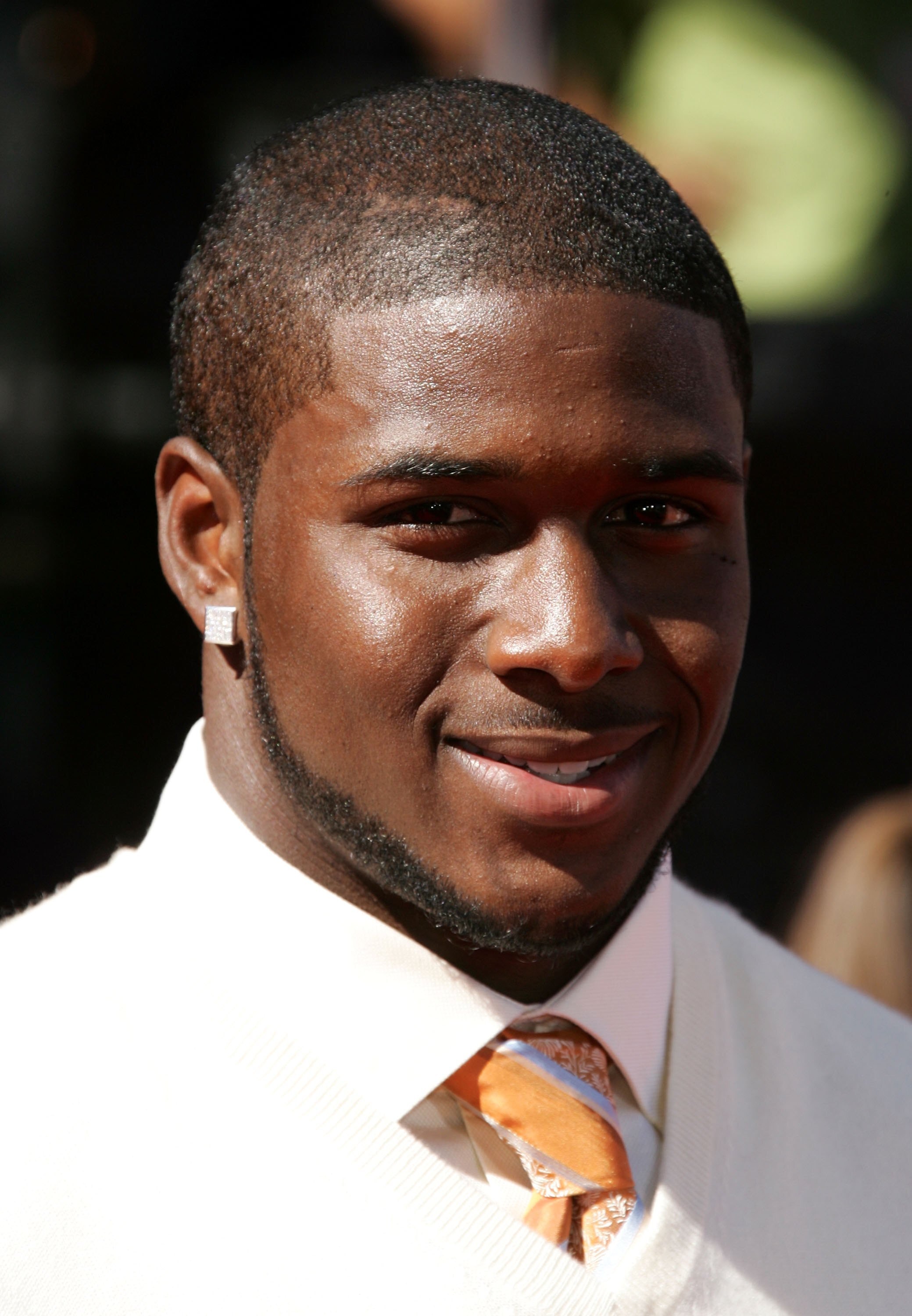 HOLLYWOOD - JULY 12:  Football player Reggie Bush arrives at the 2006 ESPY Awards at the Kodak Theatre on July 12, 2006 in Hollywood, California.  (Photo by Frazer Harrison/Getty Images)