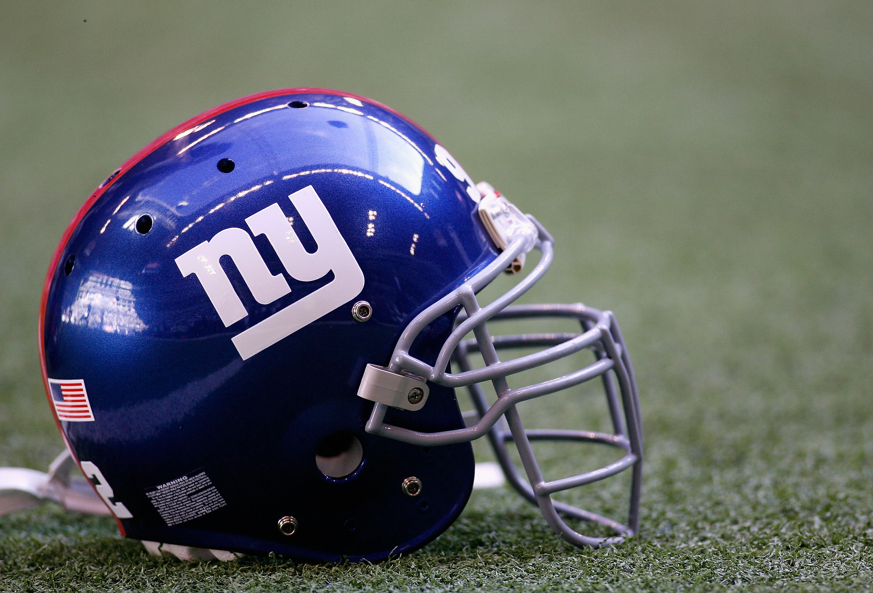 IRVING, TX - JANUARY 13:  A New York Giants helmet sits on the field before the NFC Divisional Playoff game against the Dallas Cowboys at Texas Stadium on January 13, 2008 in Irving, Texas.  (Photo by Chris Graythen/Getty Images)