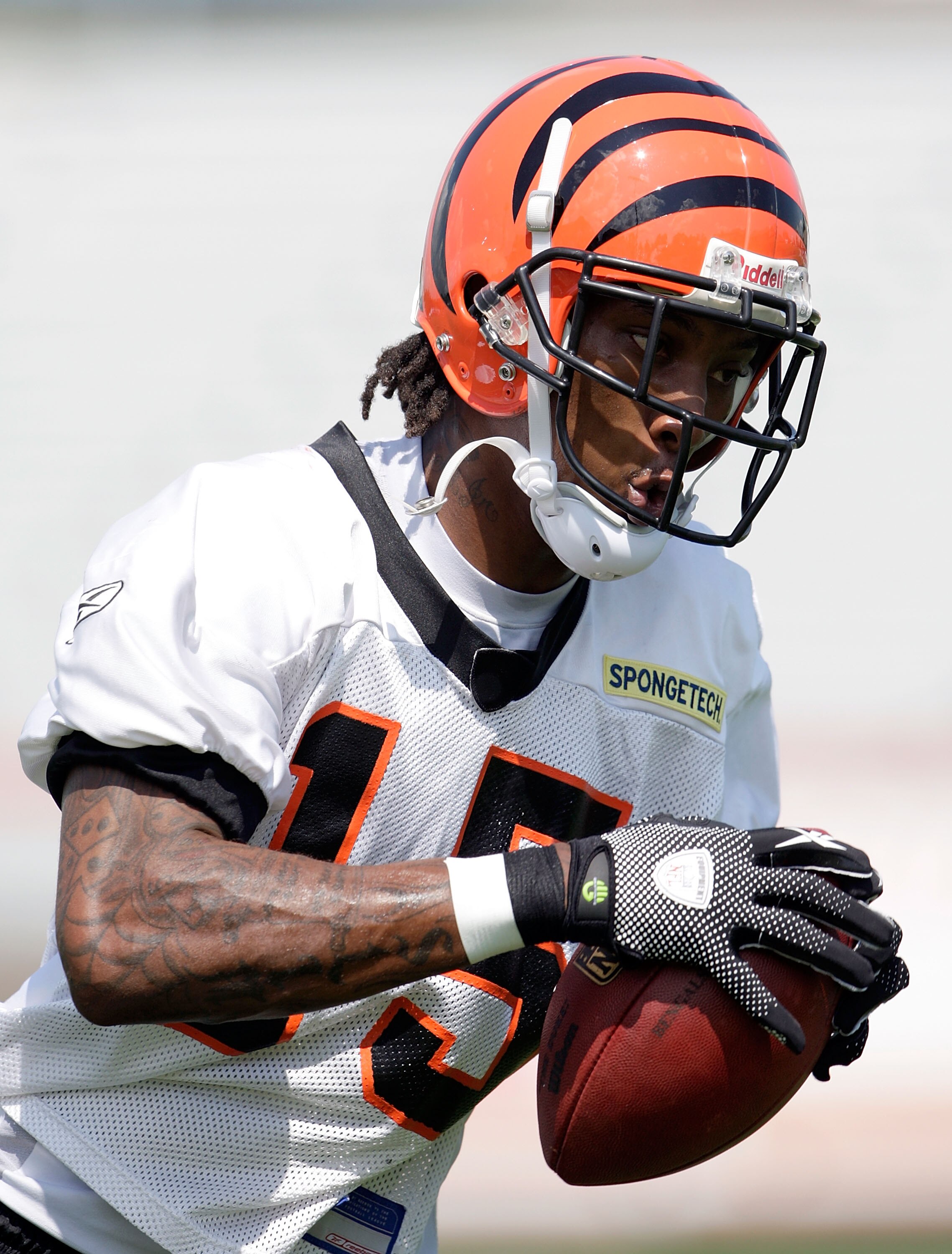 GEORGETOWN, KY - JULY 31:  Chris Henry #15 of the Cincinnati Bengals catches a pass during the Bengals training camp at Georgetown College on July 31, 2009 in Georgetown, Kentucky.  (Photo by Andy Lyons/Getty Images)