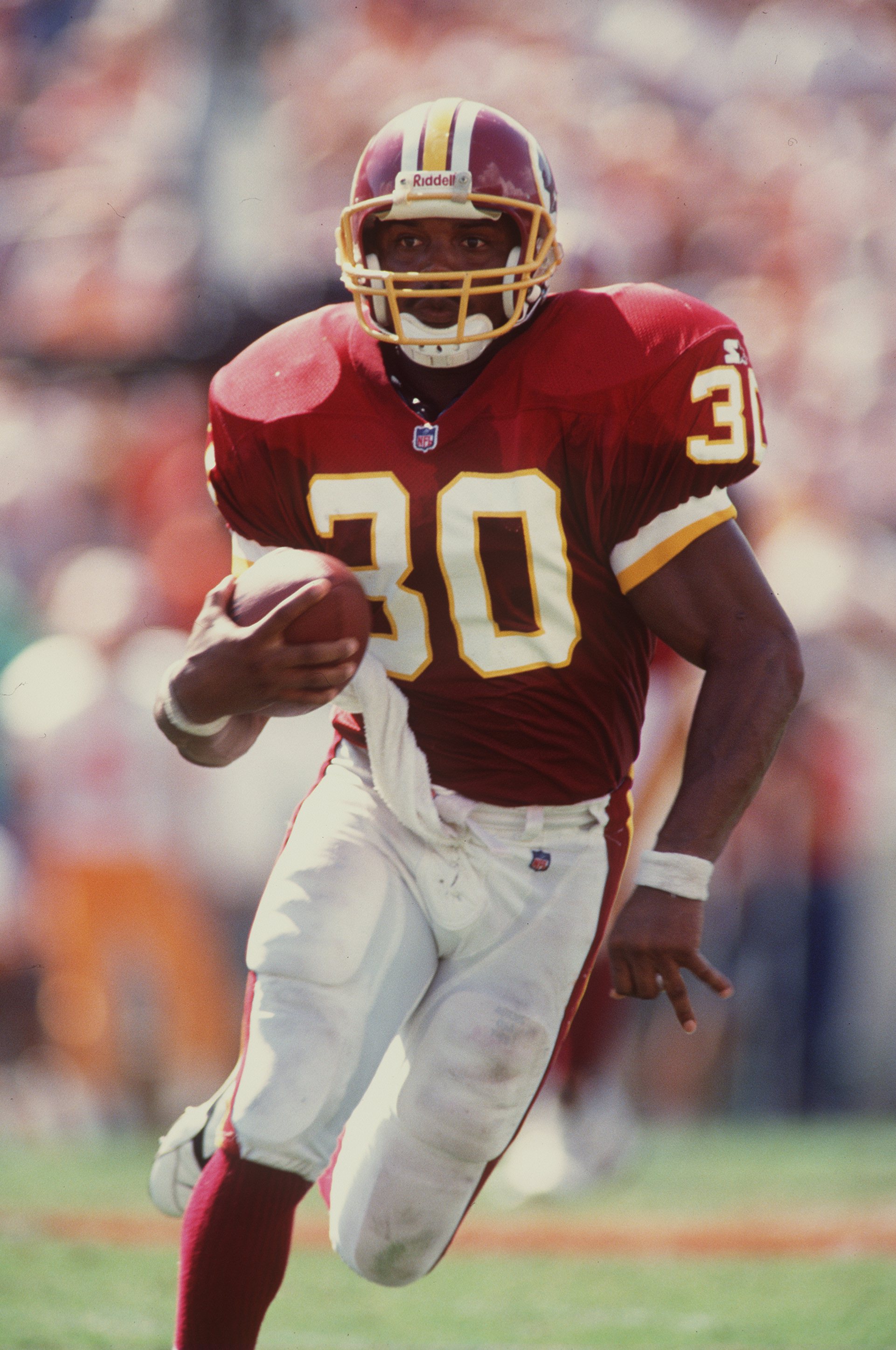 24 Sep 1995: Running back Brian Mitchell of the Washington Redskins keeps his eyes focuses straight ahead as he runs up field with the ball during the Redskins 14-6 loss to the Tampa Bay Buccaneers at Tampa Stadium in Tampa, Florida.
