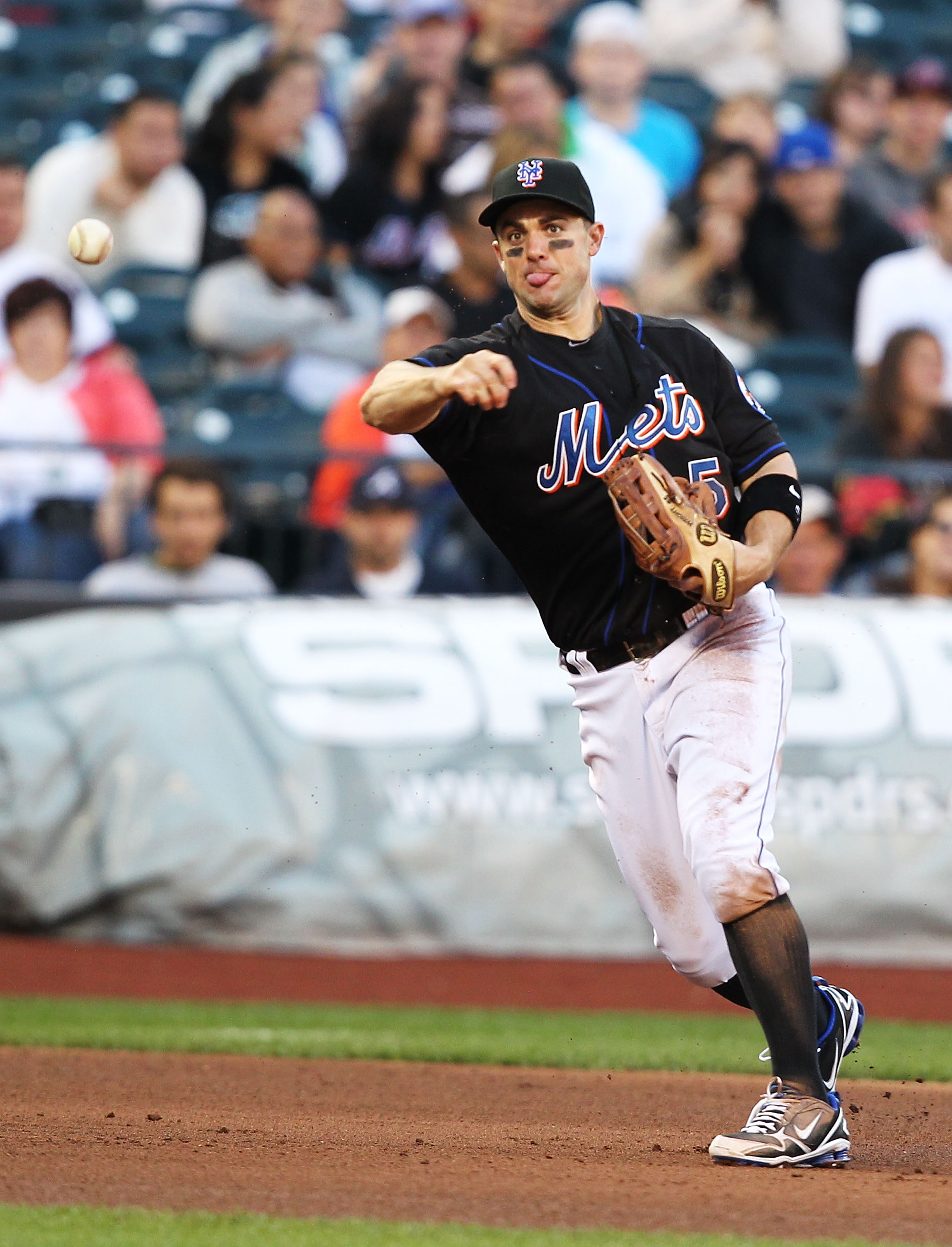 NEW YORK - SEPTEMBER 18:  David Wright #5 of the New York Mets in action against the Atlanta Braves during their game on September 18, 2010 at Citi Field in the Flushing neighborhood of the Queens borough of New York City.  (Photo by Al Bello/Getty Images