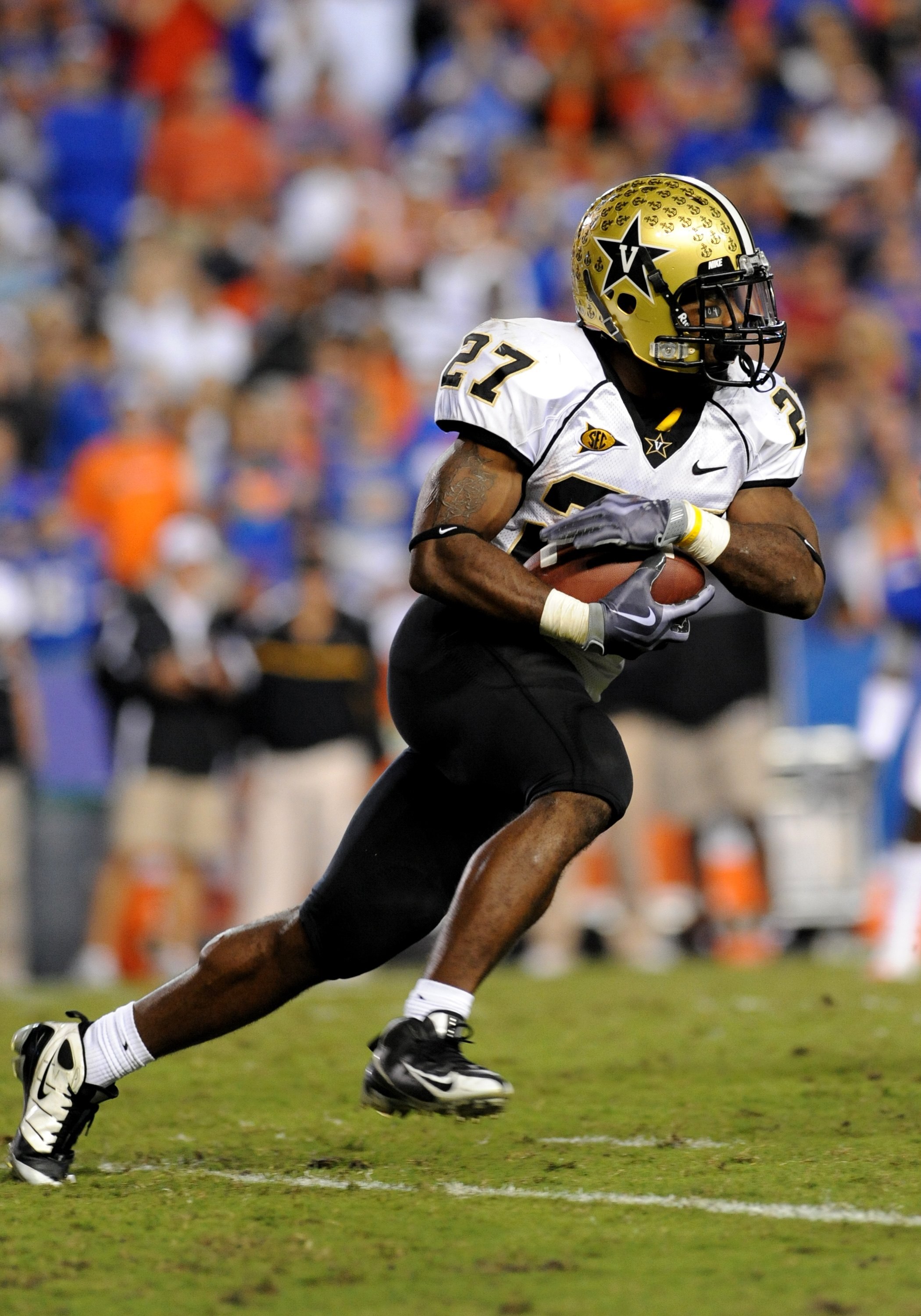GAINESVILLE, FL - NOVEMBER 7: Running back Warren Norman #27 of the Vanderbilt Commodores rushes upfield against the Florida Gators on November 7, 2009 at Ben Hill Griffin Stadium in Gainesville, Florida. (Photo by Al Messerschmidt/Getty Images) GAINESVILLE, FL - NOVEMBER 7: Running back Warren Norman #27 of the Vanderbilt Commodores rushes upfield against the Florida Gators on November 7, 2009 at Ben Hill Griffin Stadium in Gainesville, Florida. (Photo by Al Messerschmidt/Getty Images)